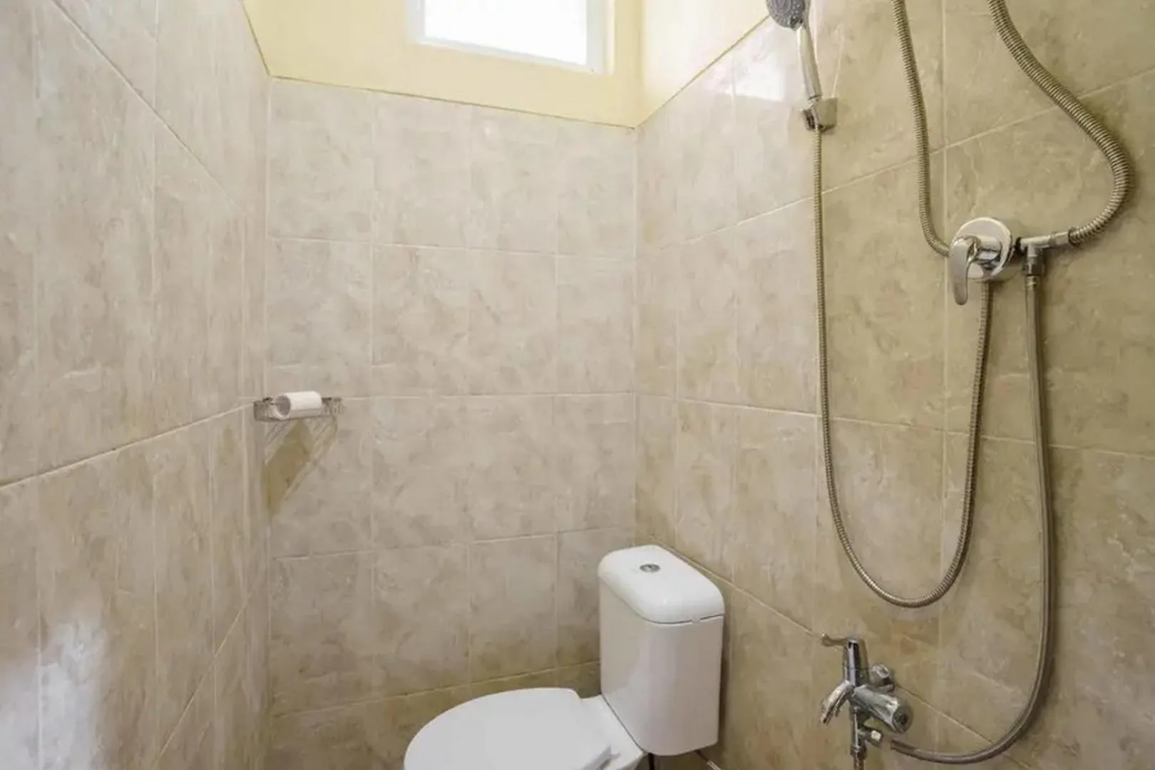 Bathroom in RedDoorz near UBL Lampung 2