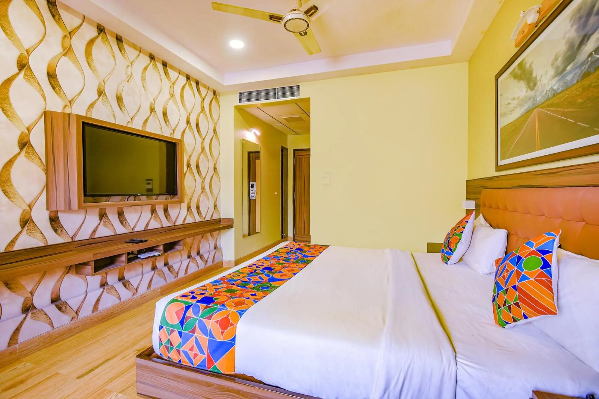 Bed in Via Phoenix Resorts - Nr M Chinnaswamy Stadium