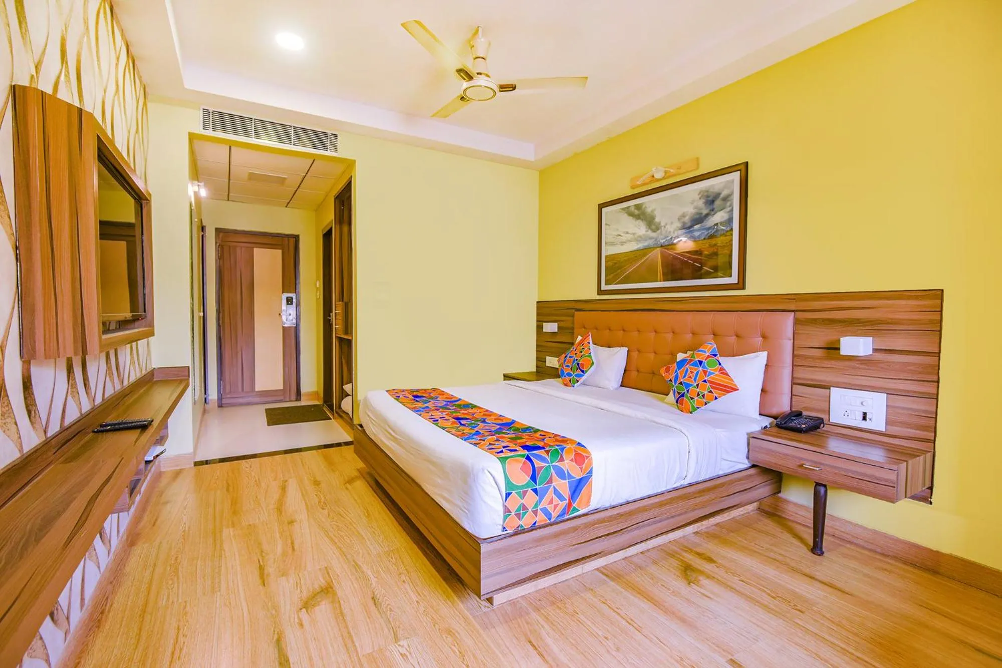 Bed in Via Phoenix Resorts - Nr M Chinnaswamy Stadium