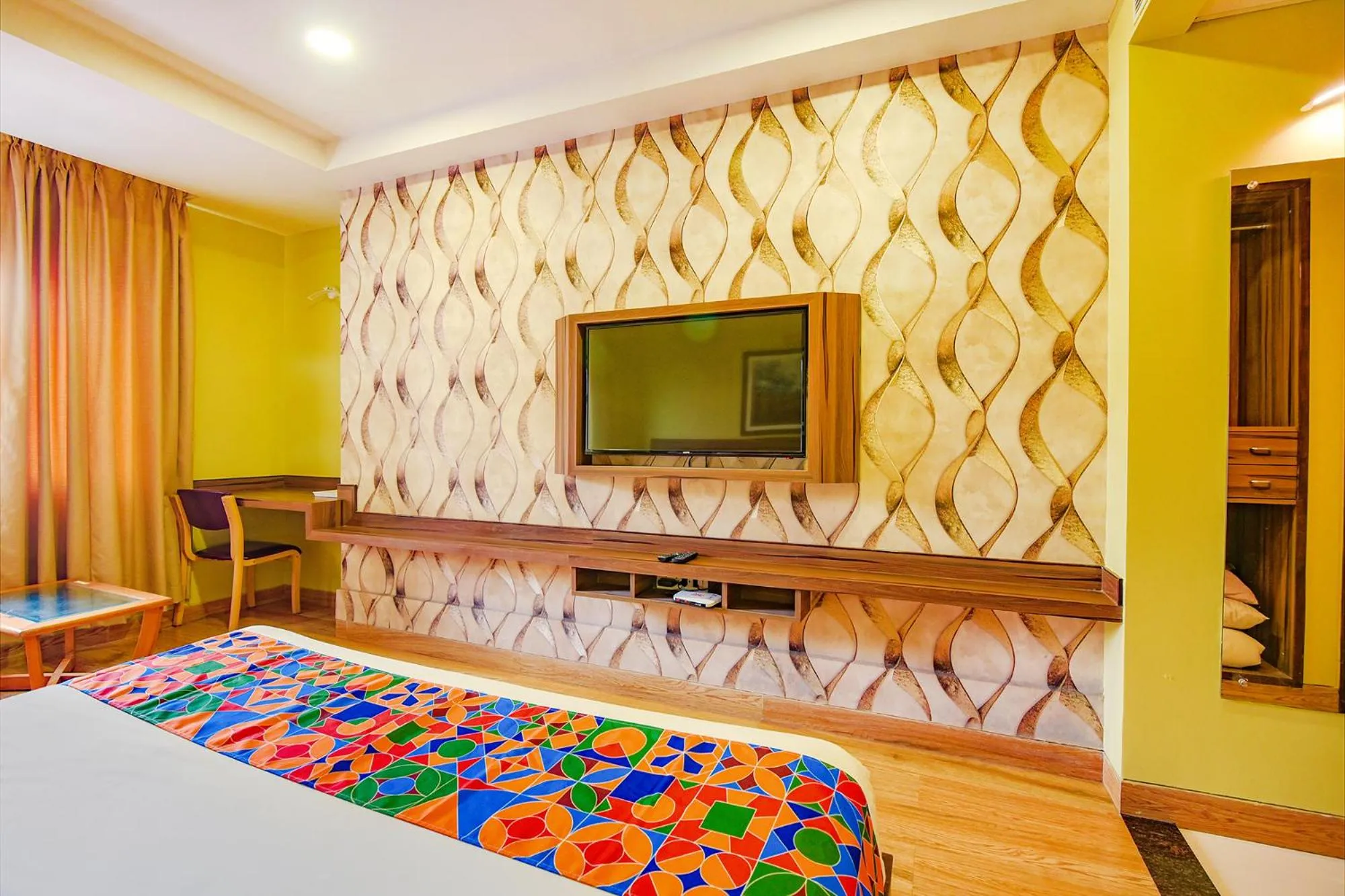 Bed in Via Phoenix Resorts - Nr M Chinnaswamy Stadium