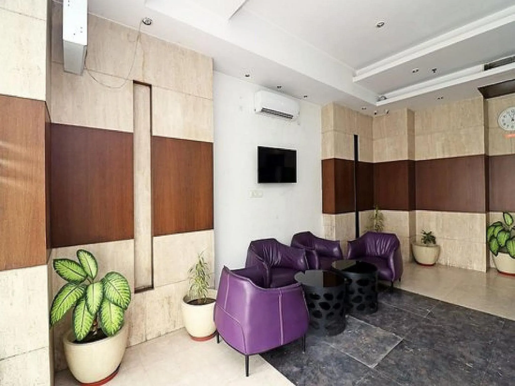 Living room in Joy Inn & Suites