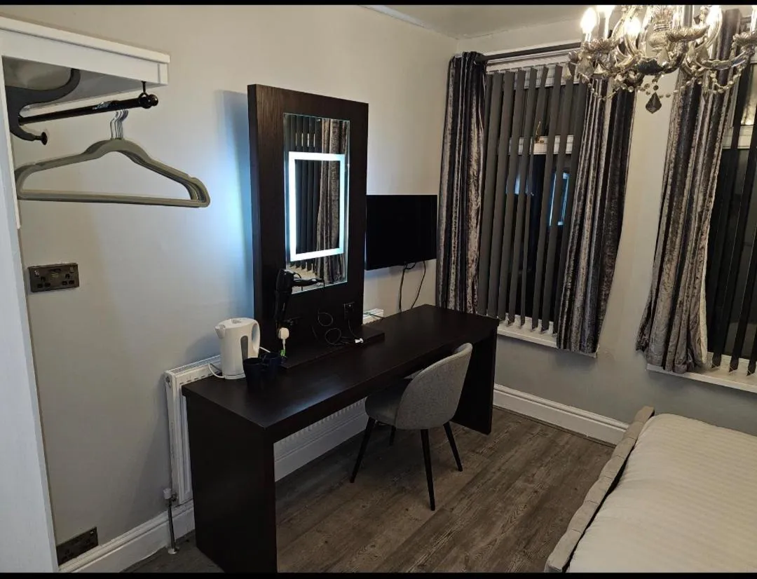 Tamarind Cove & Barrons Hotel