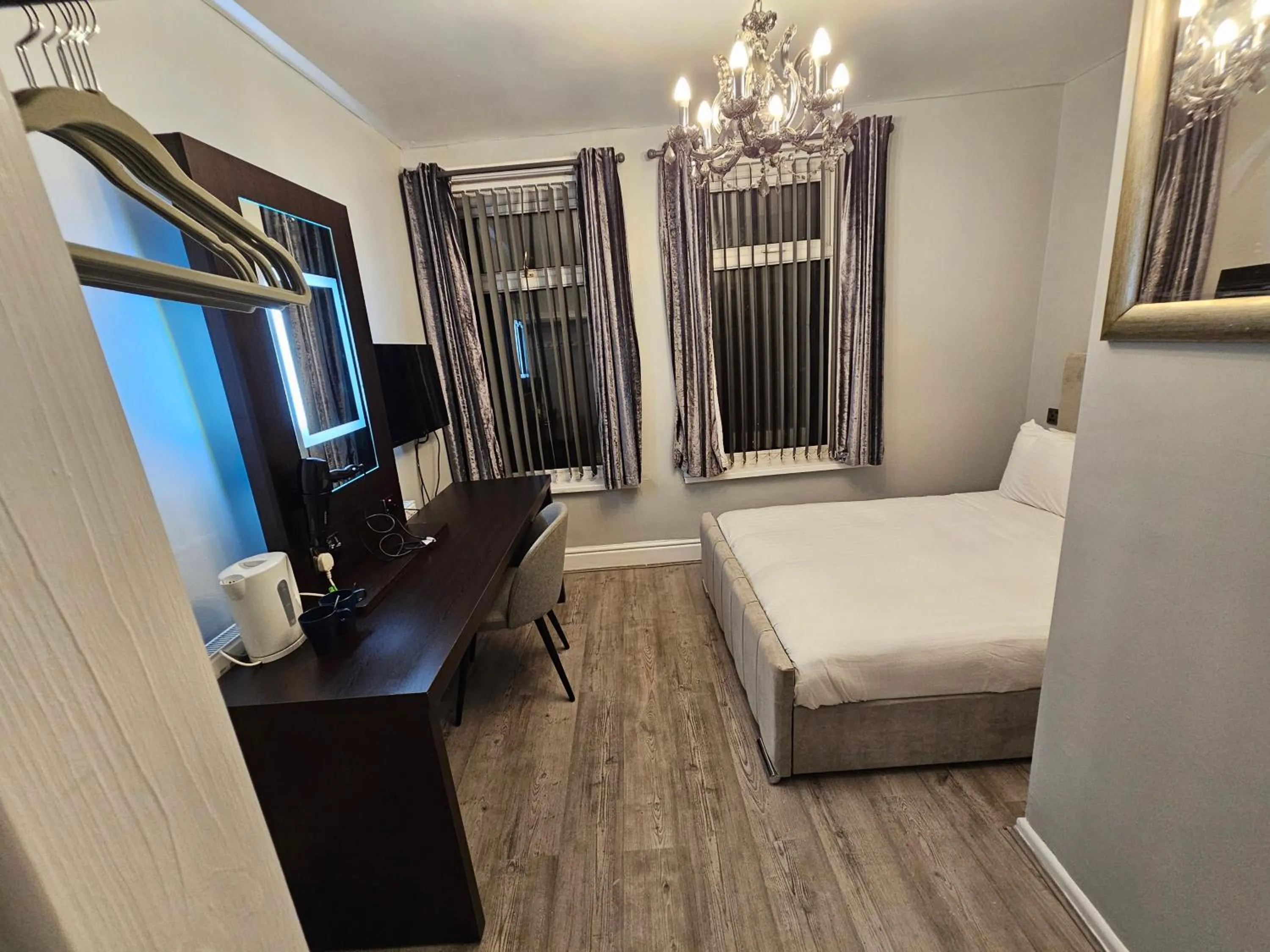 Bed in Tamarind Cove & Barrons Hotel