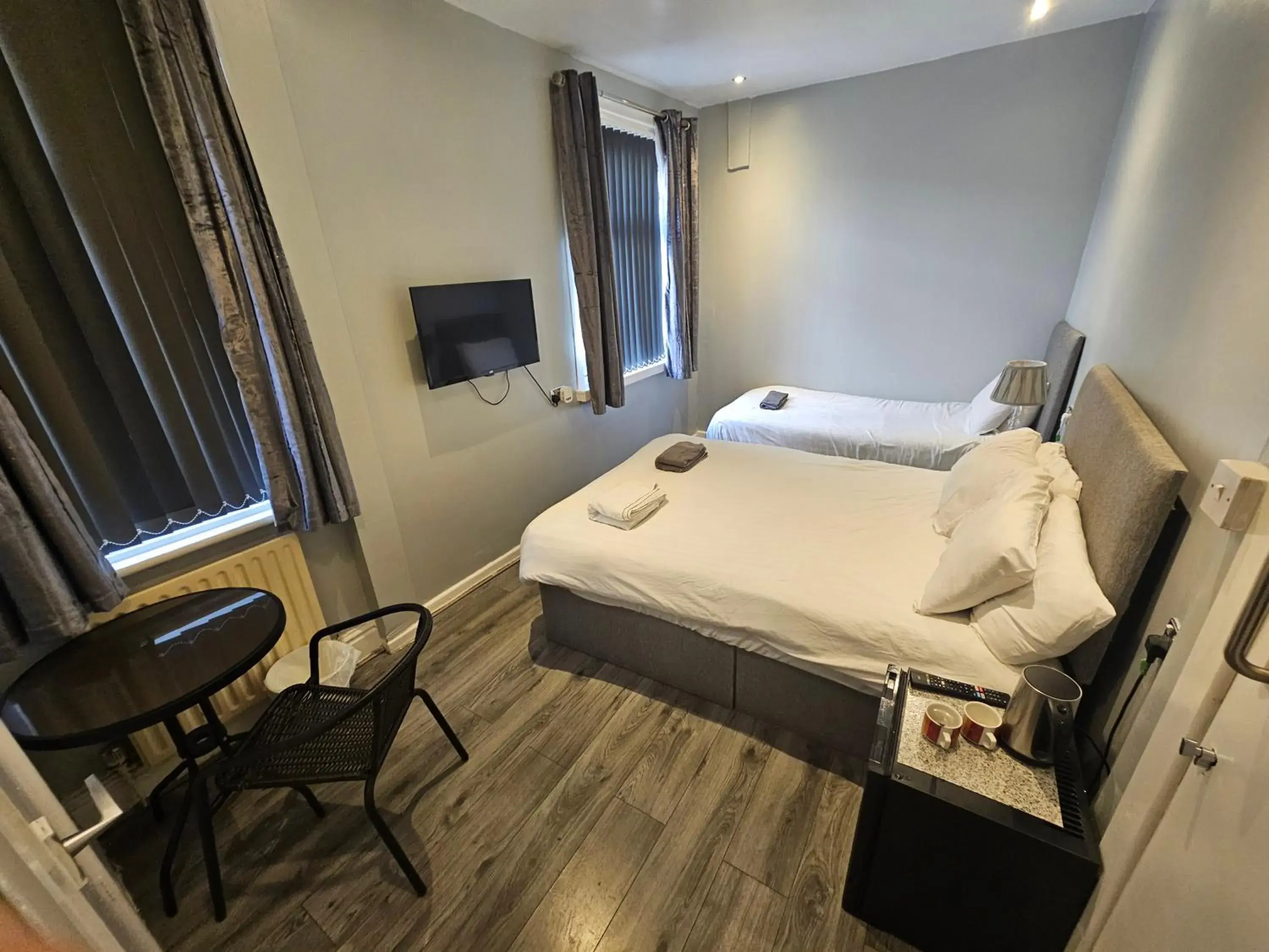 Budget Triple Room in Tamarind Cove & Barrons Hotel Budget Triple Room in Tamarind Cove & Barrons Hotel