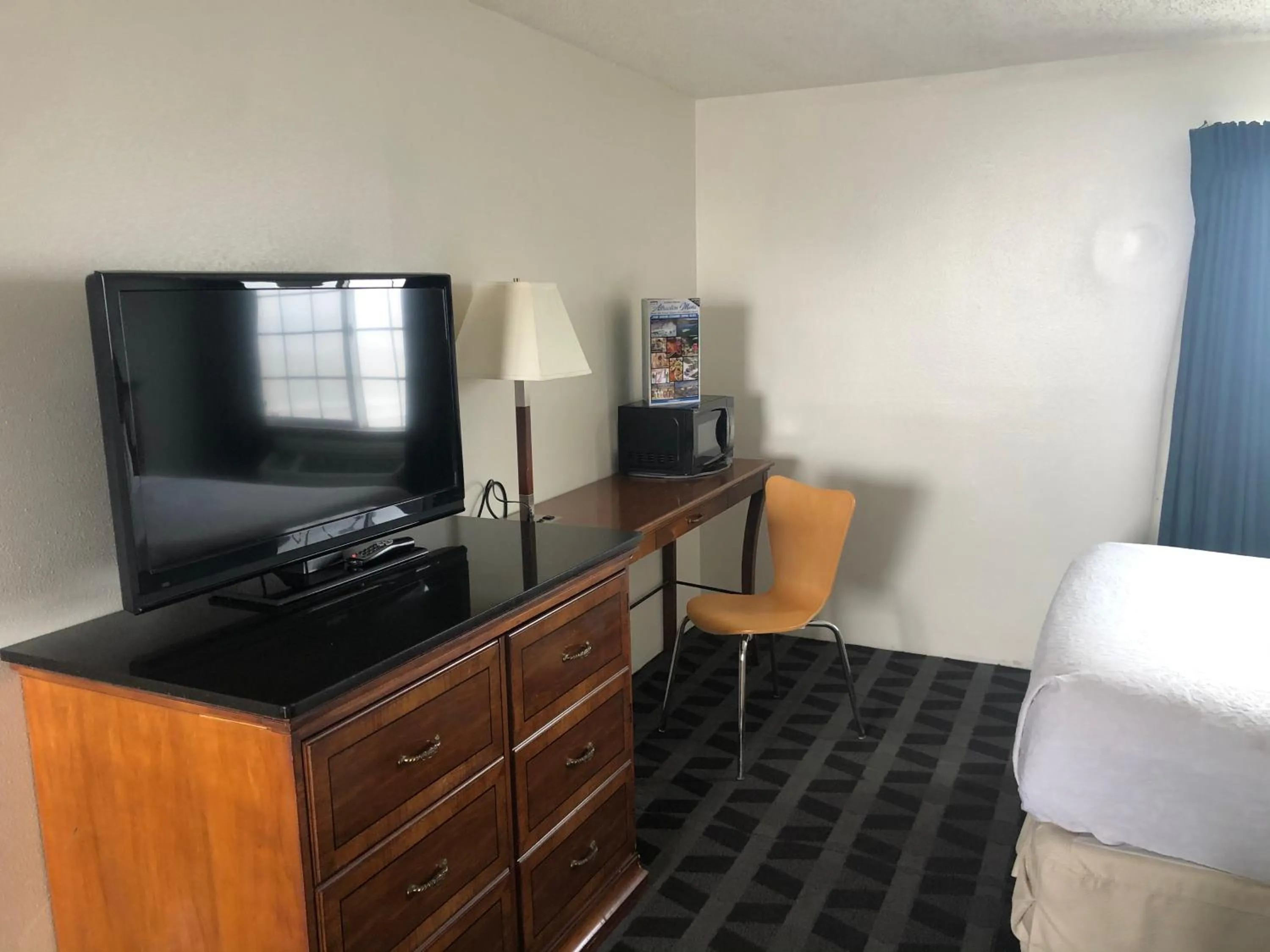 Bed in Motel 6 Missoula, Mt - Wye - Travel Plaza