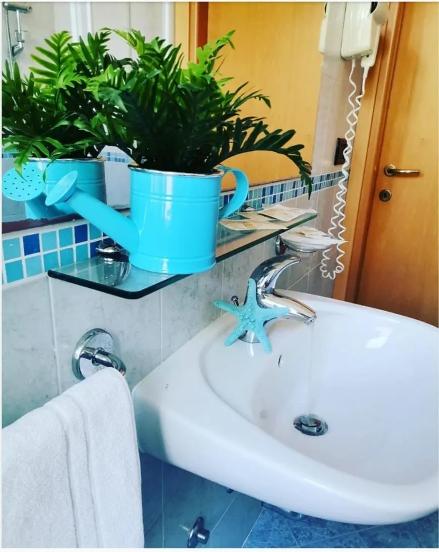 Bathroom in hotel colibri