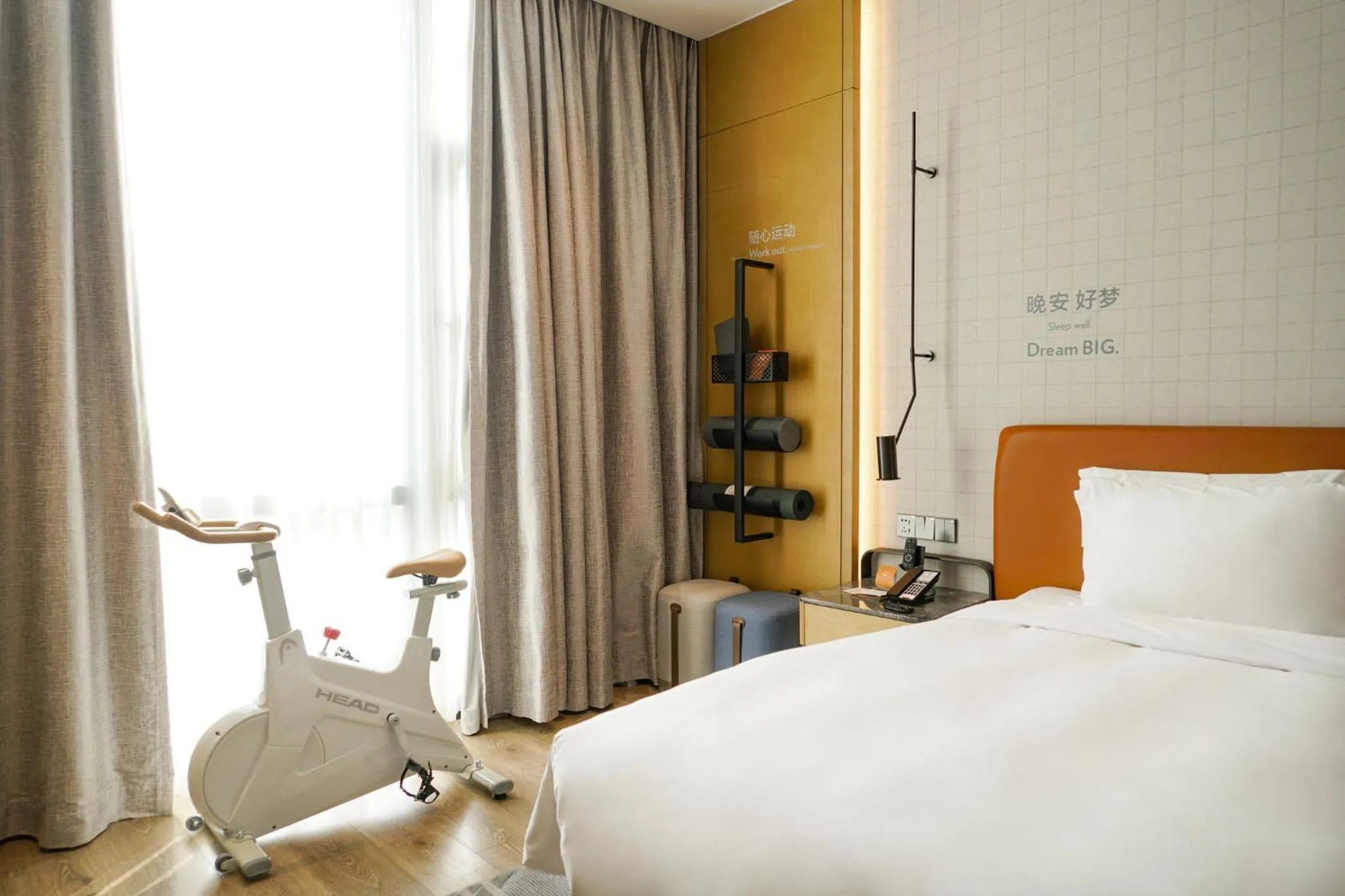 Photo of the whole room, Bed in EVEN Hotel Shenzhen Nanshan by IHG