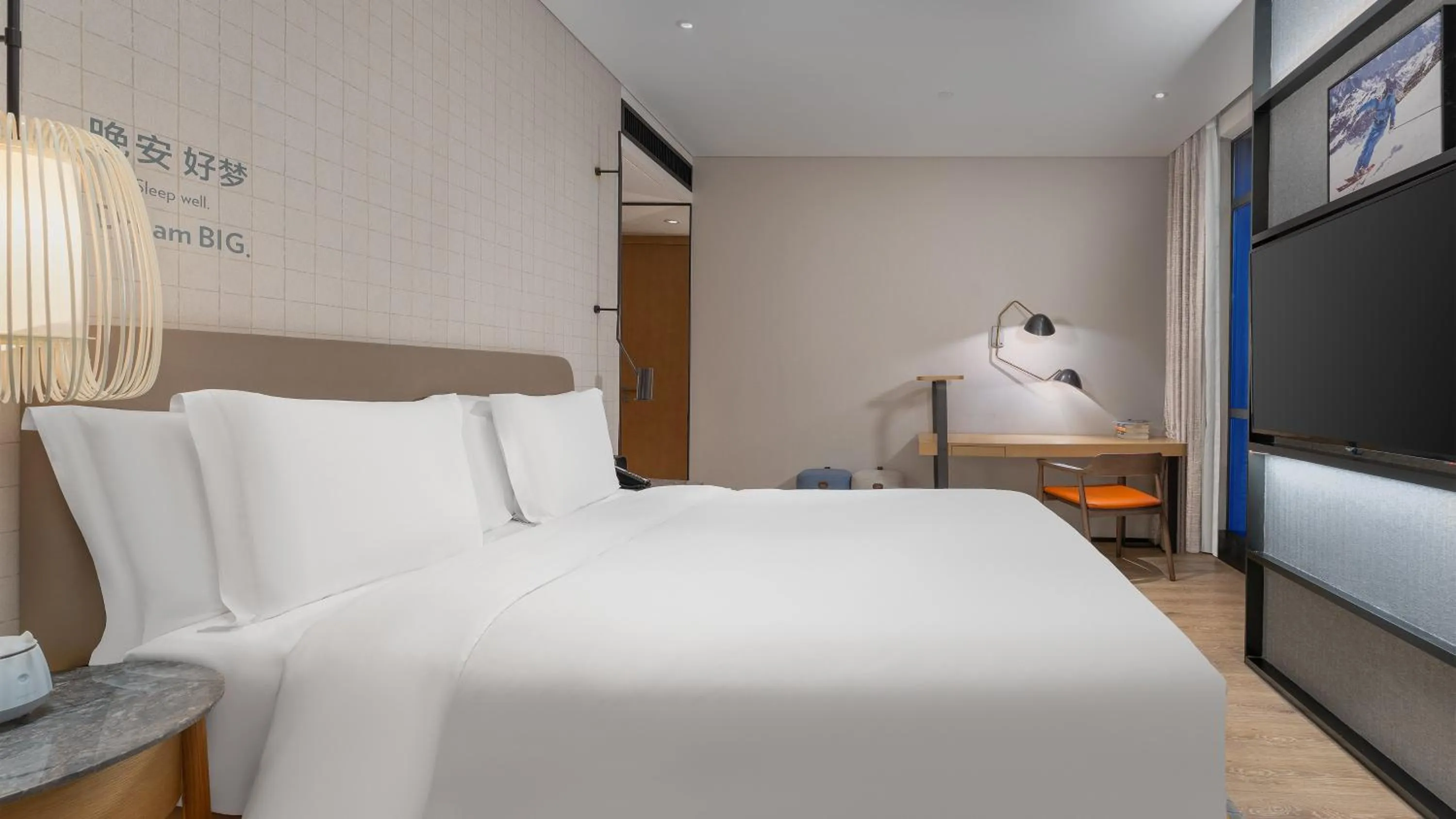 Photo of the whole room, Bed in EVEN Hotel Shenzhen Nanshan by IHG