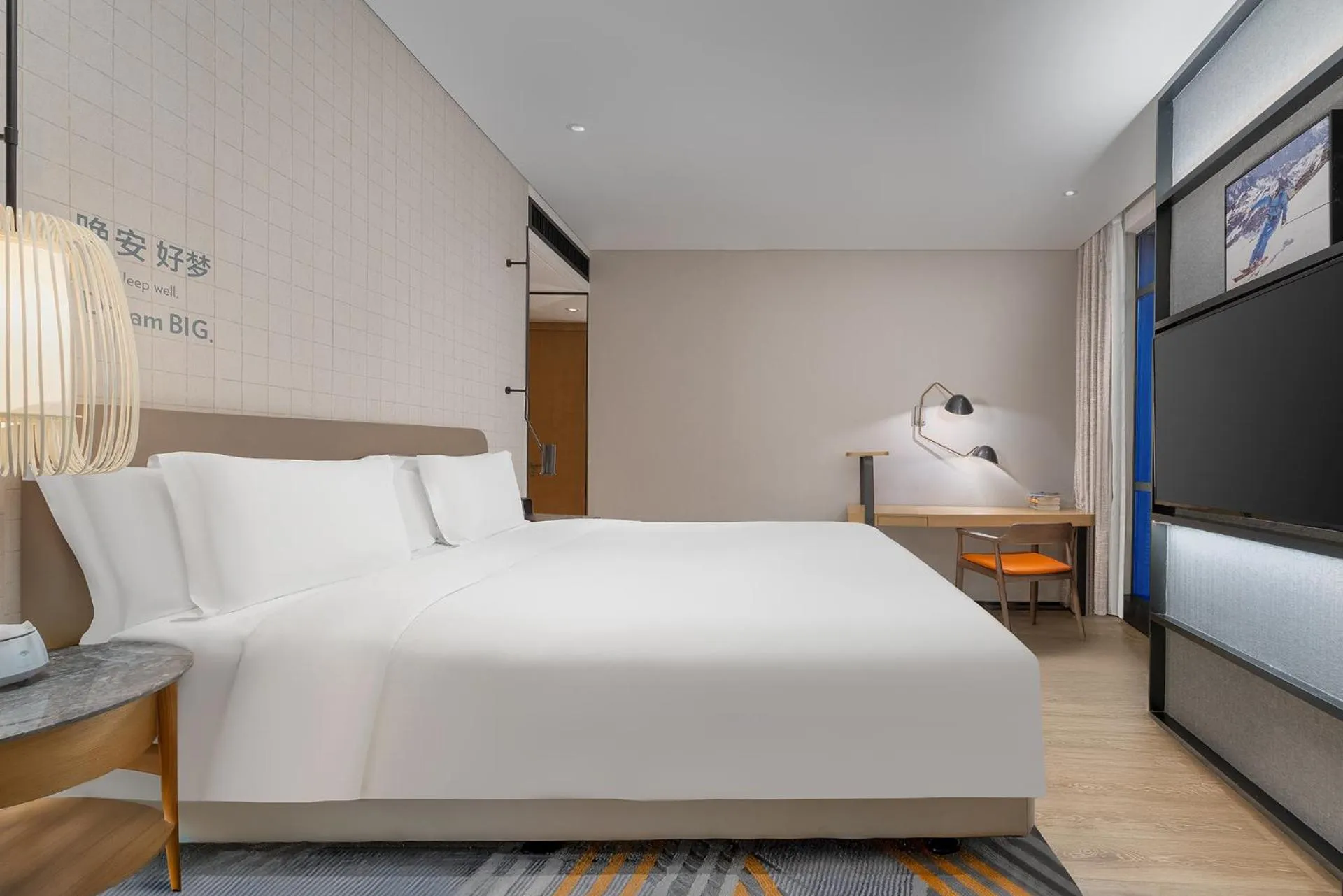 Photo of the whole room, Bed in EVEN Hotel Shenzhen Nanshan by IHG