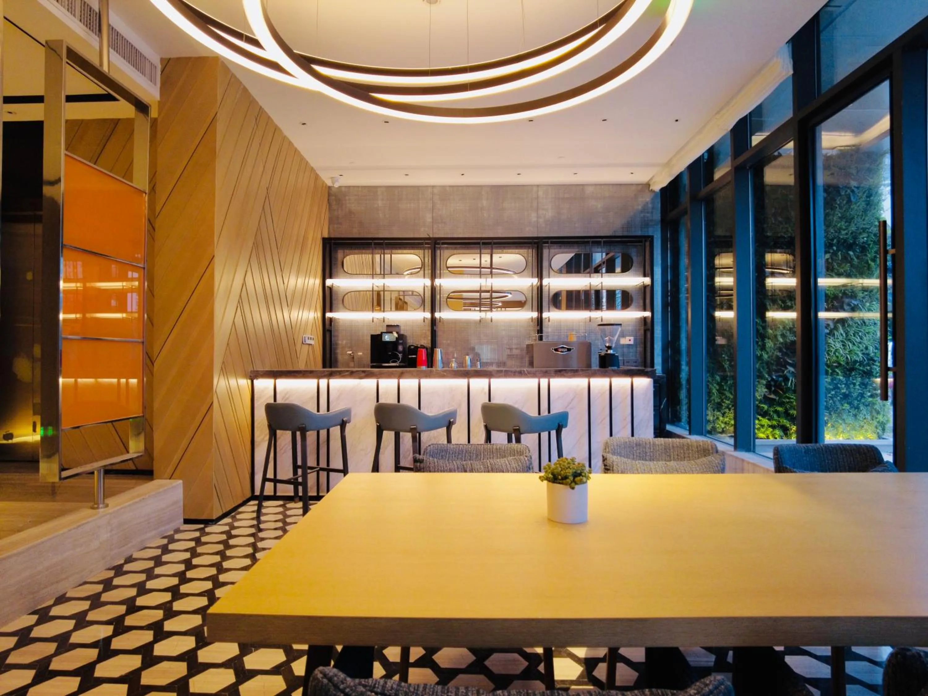 Lounge or bar in EVEN Hotel Shenzhen Nanshan by IHG