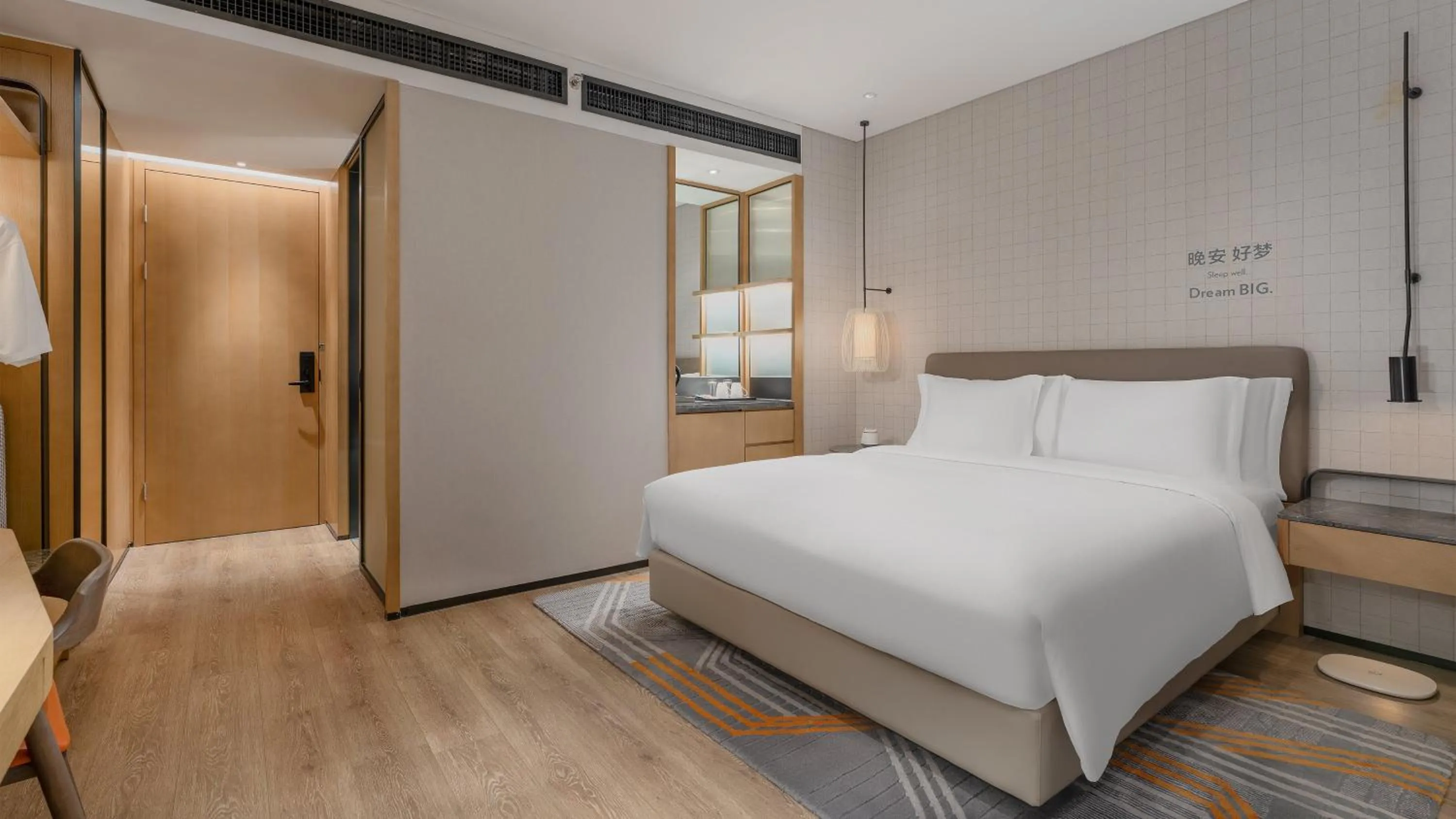 Photo of the whole room, Bed in EVEN Hotel Shenzhen Nanshan by IHG