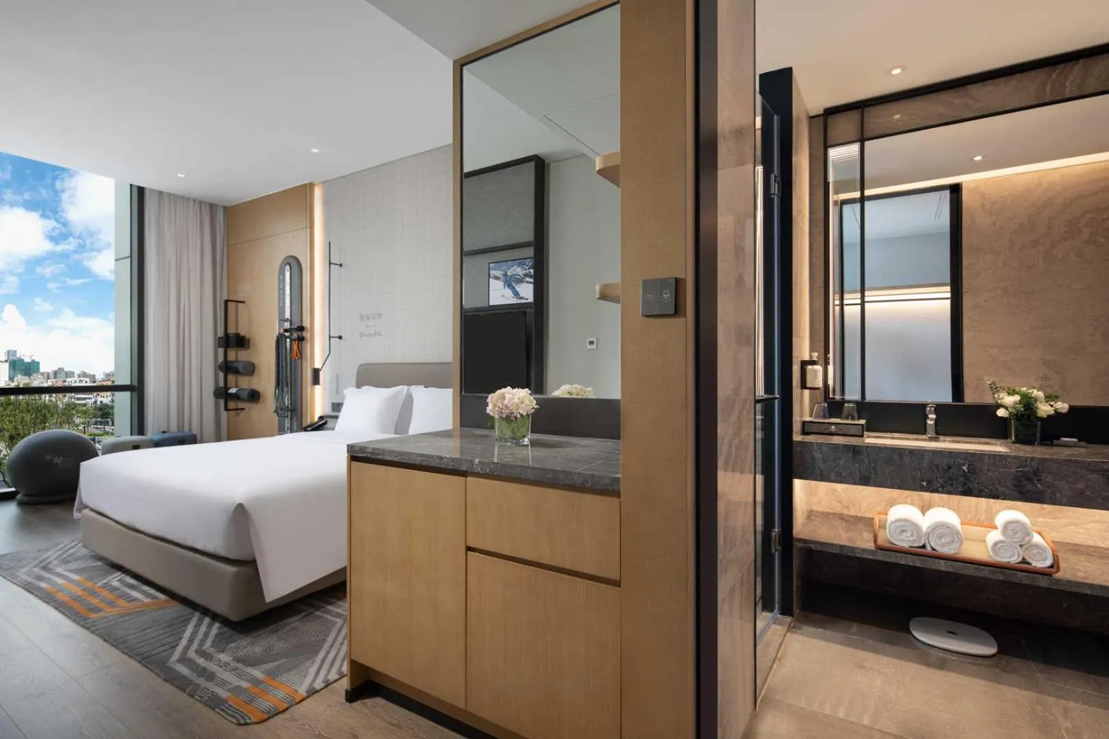 Bed in EVEN Hotel Shenzhen Nanshan by IHG