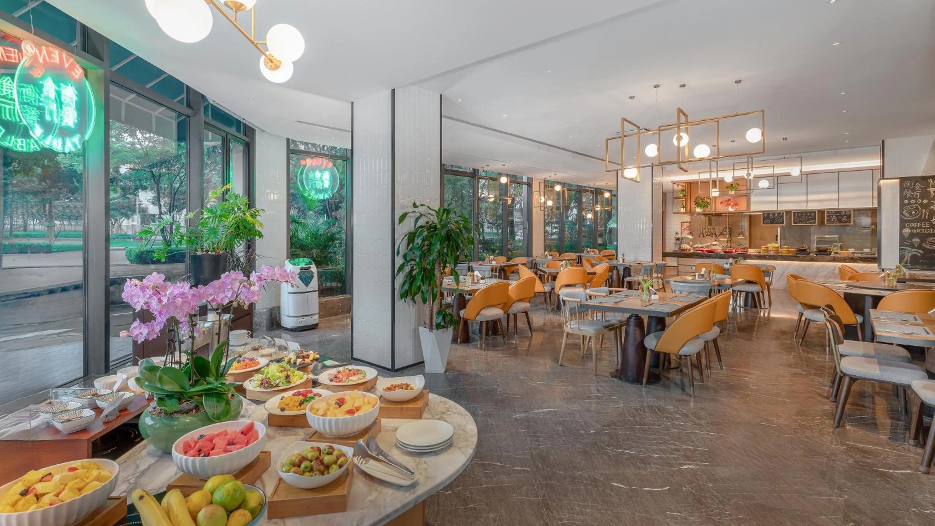 Restaurant/places to eat in EVEN Hotel Shenzhen Nanshan by IHG