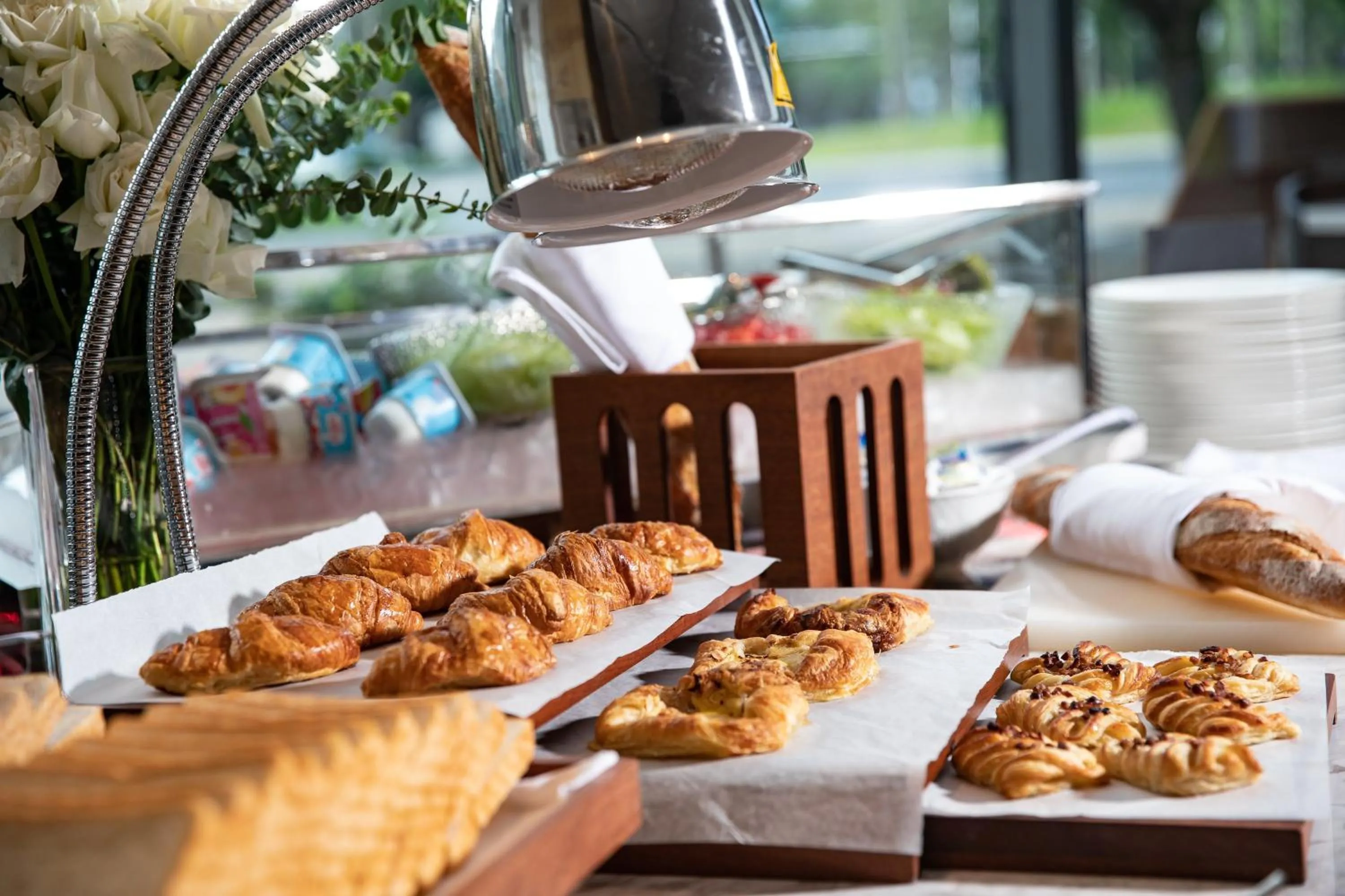 Restaurant/places to eat in EVEN Hotel Shenzhen Nanshan by IHG