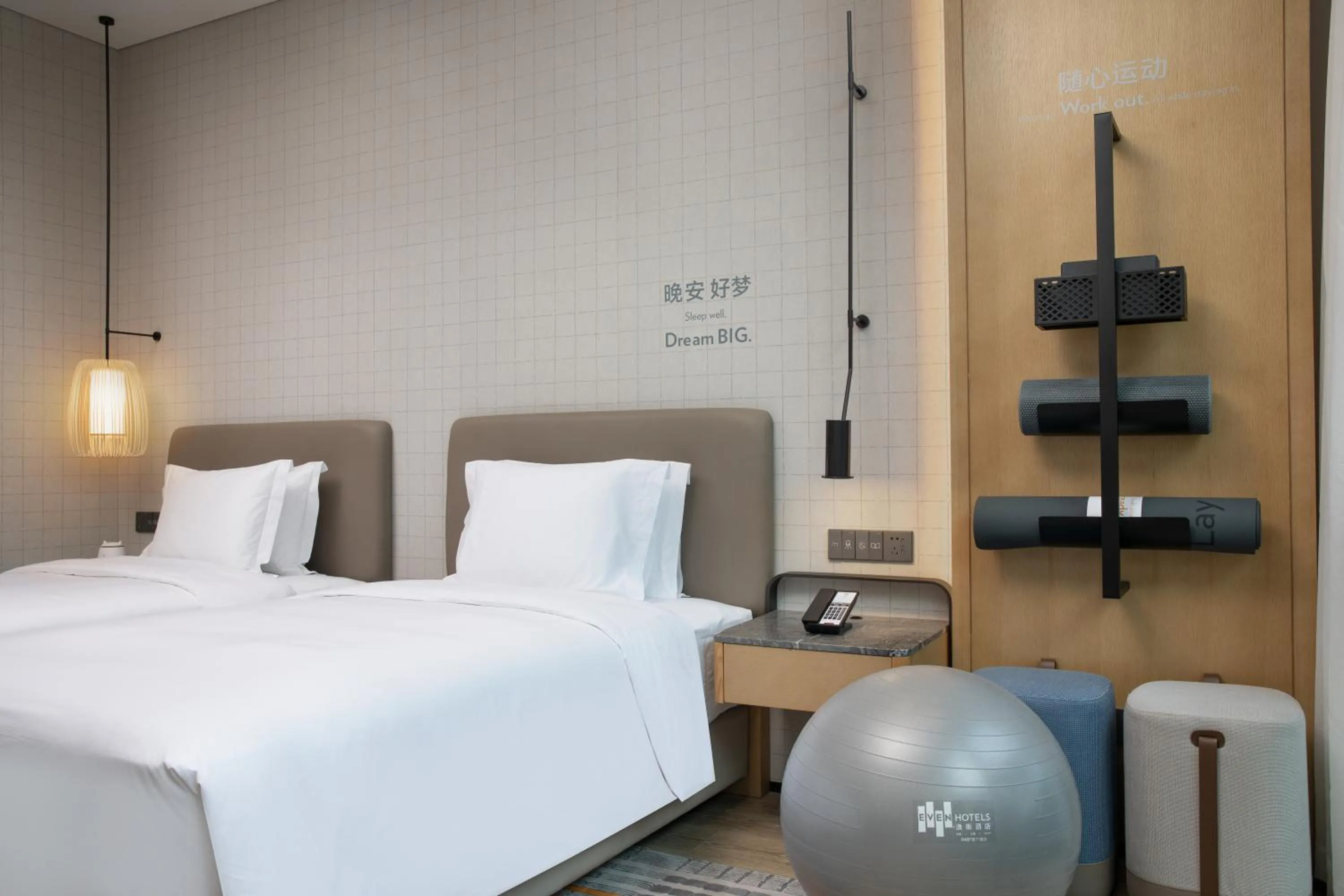 Bed in EVEN Hotel Shenzhen Nanshan by IHG
