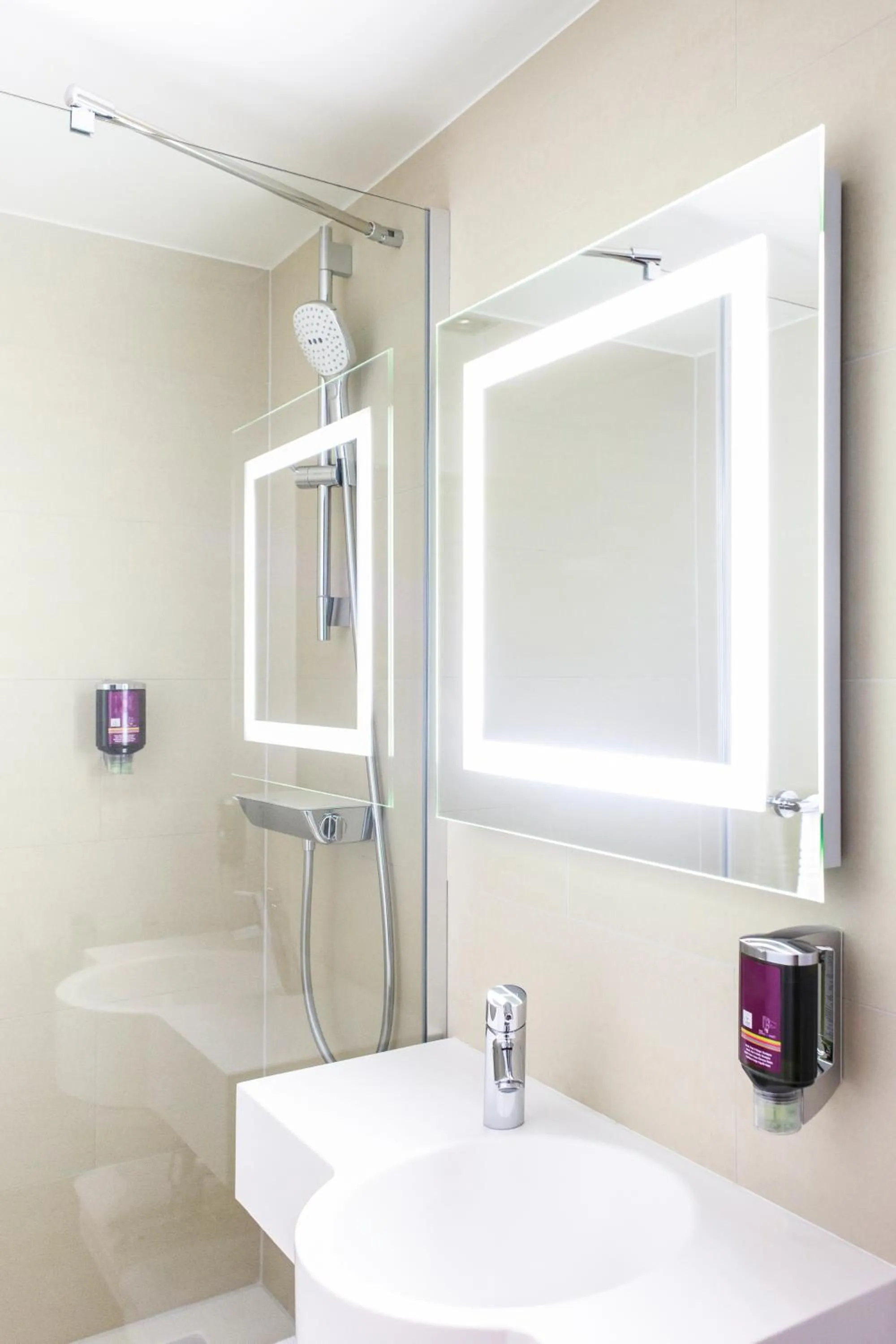 Bathroom in VISIONAPARTMENTS Place de Cornavin - contactless check-in