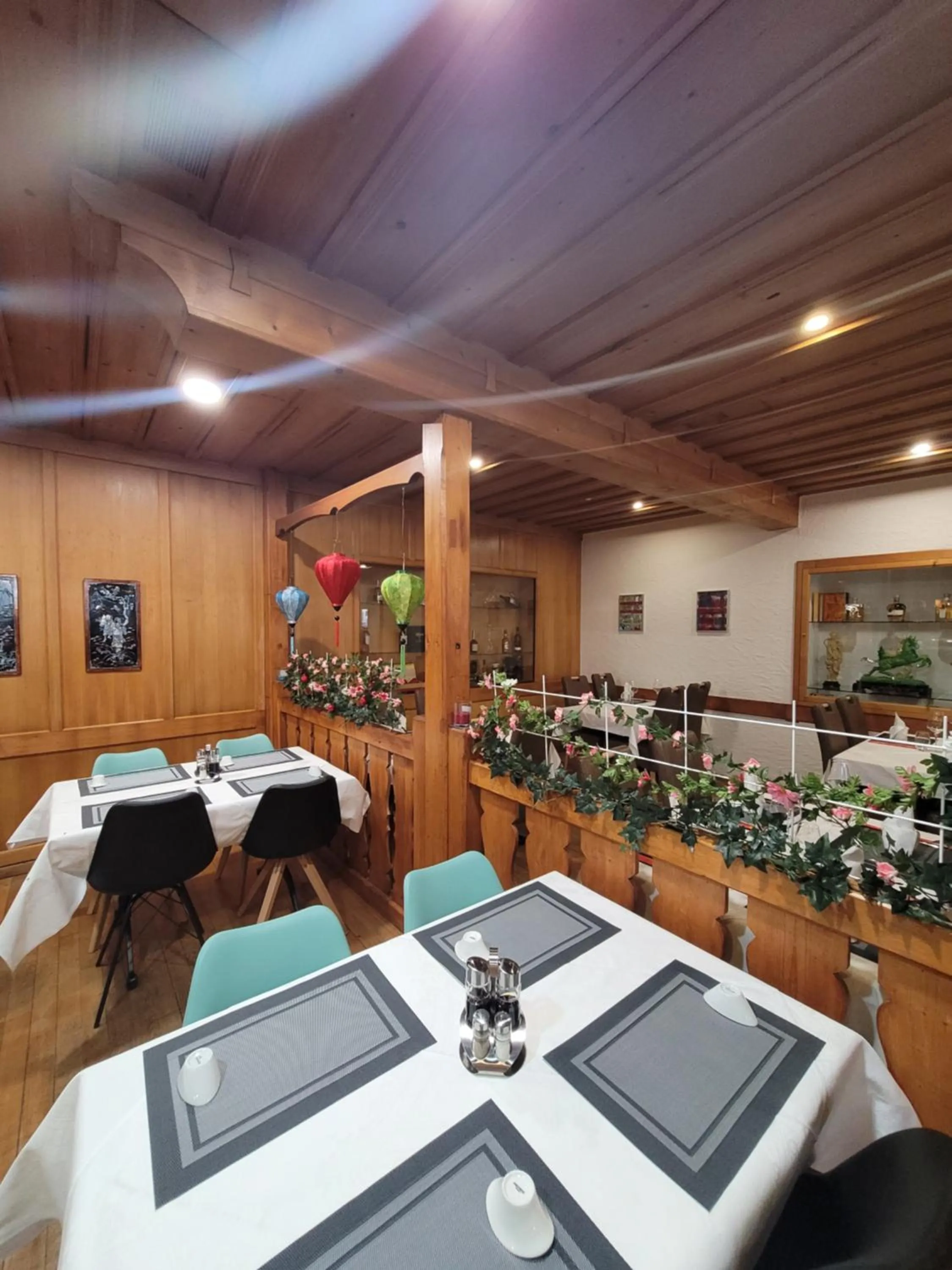 Restaurant/places to eat in Dinh Residence