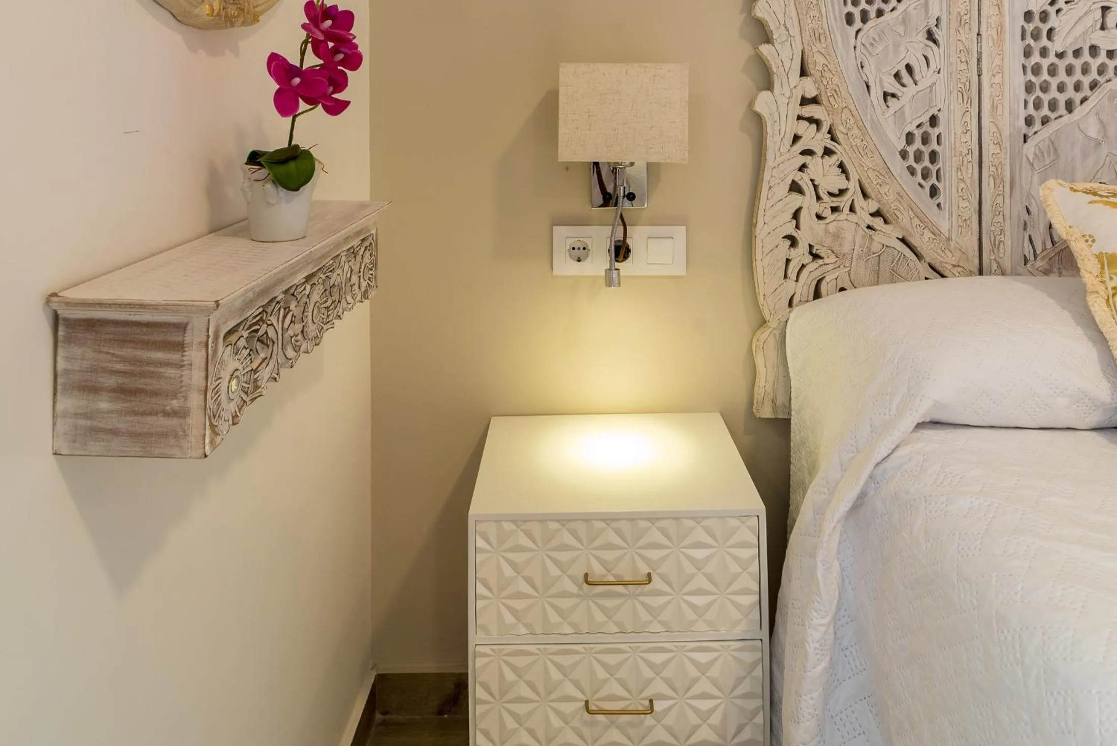 Decorative detail, Bed in Suite Capitán 2