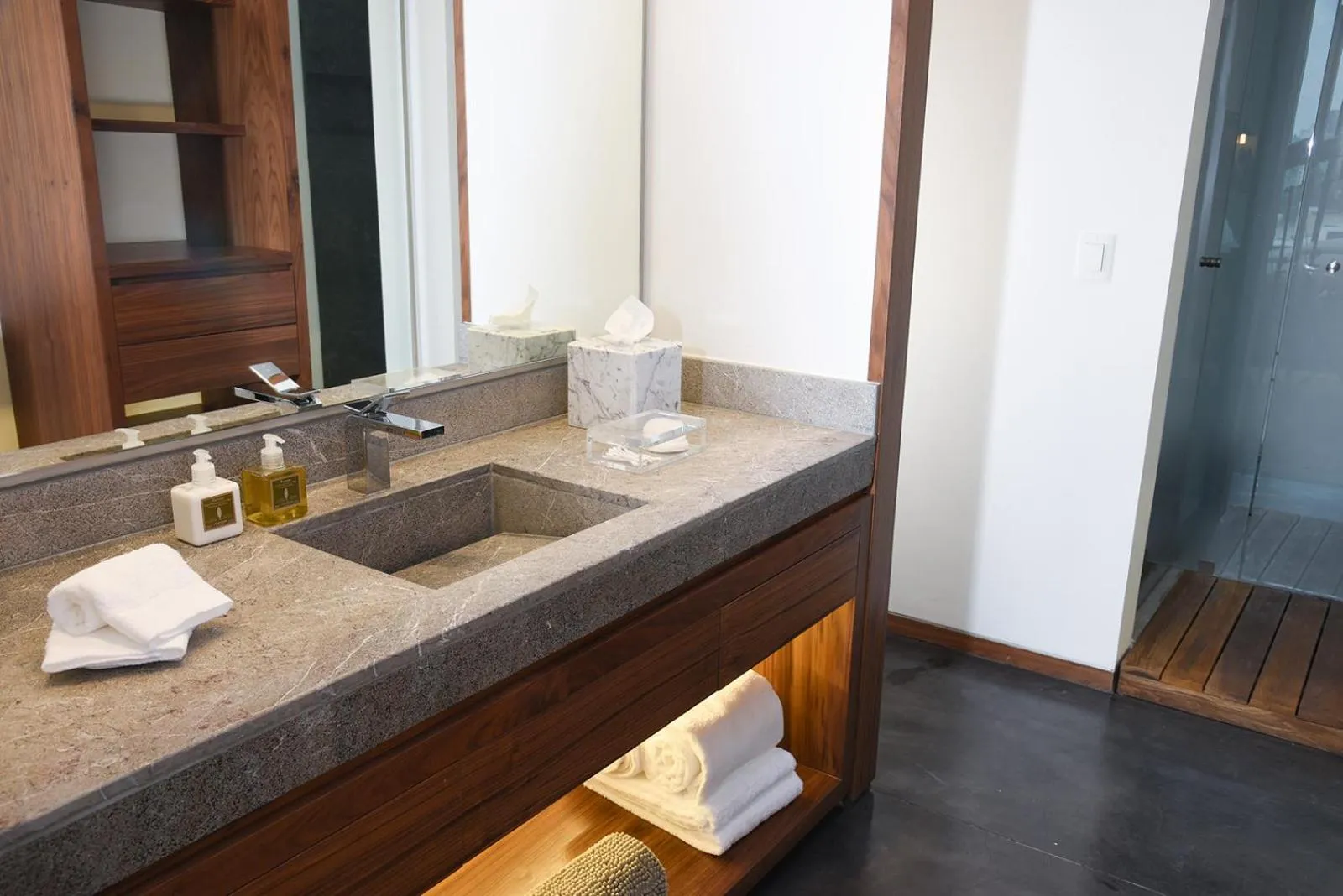 Bathroom in Suites BQ