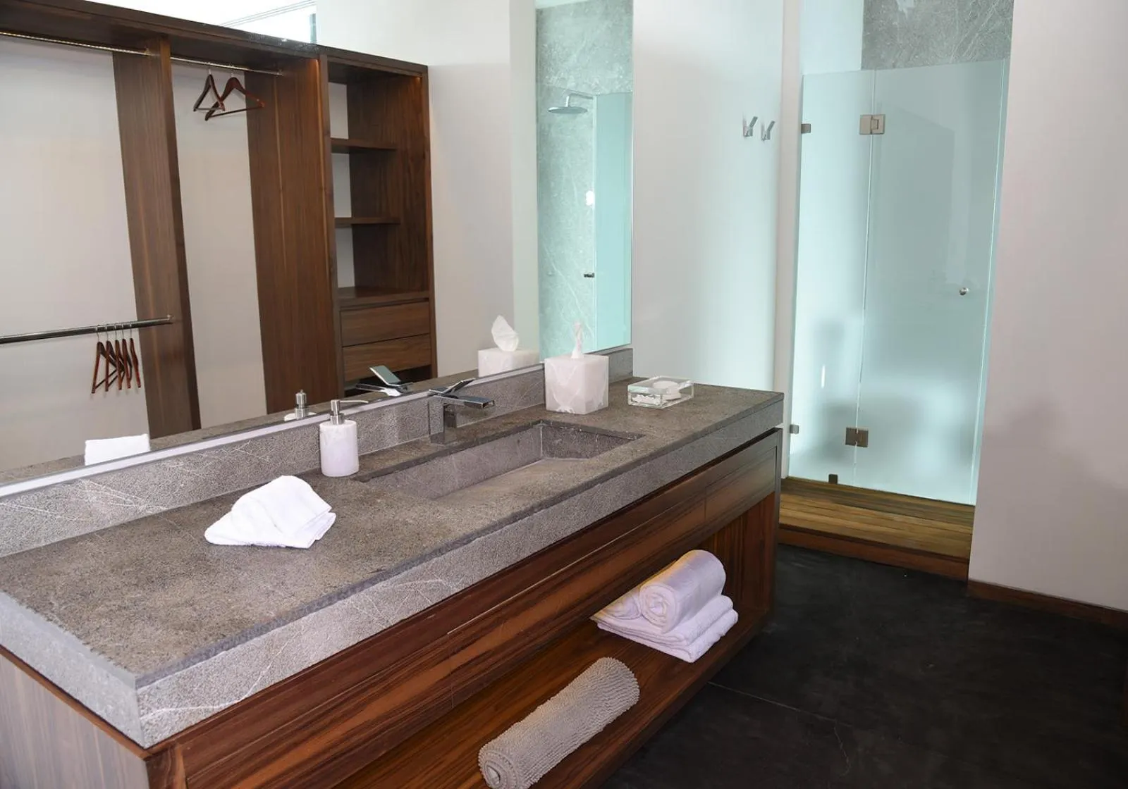 Bathroom in Suites BQ