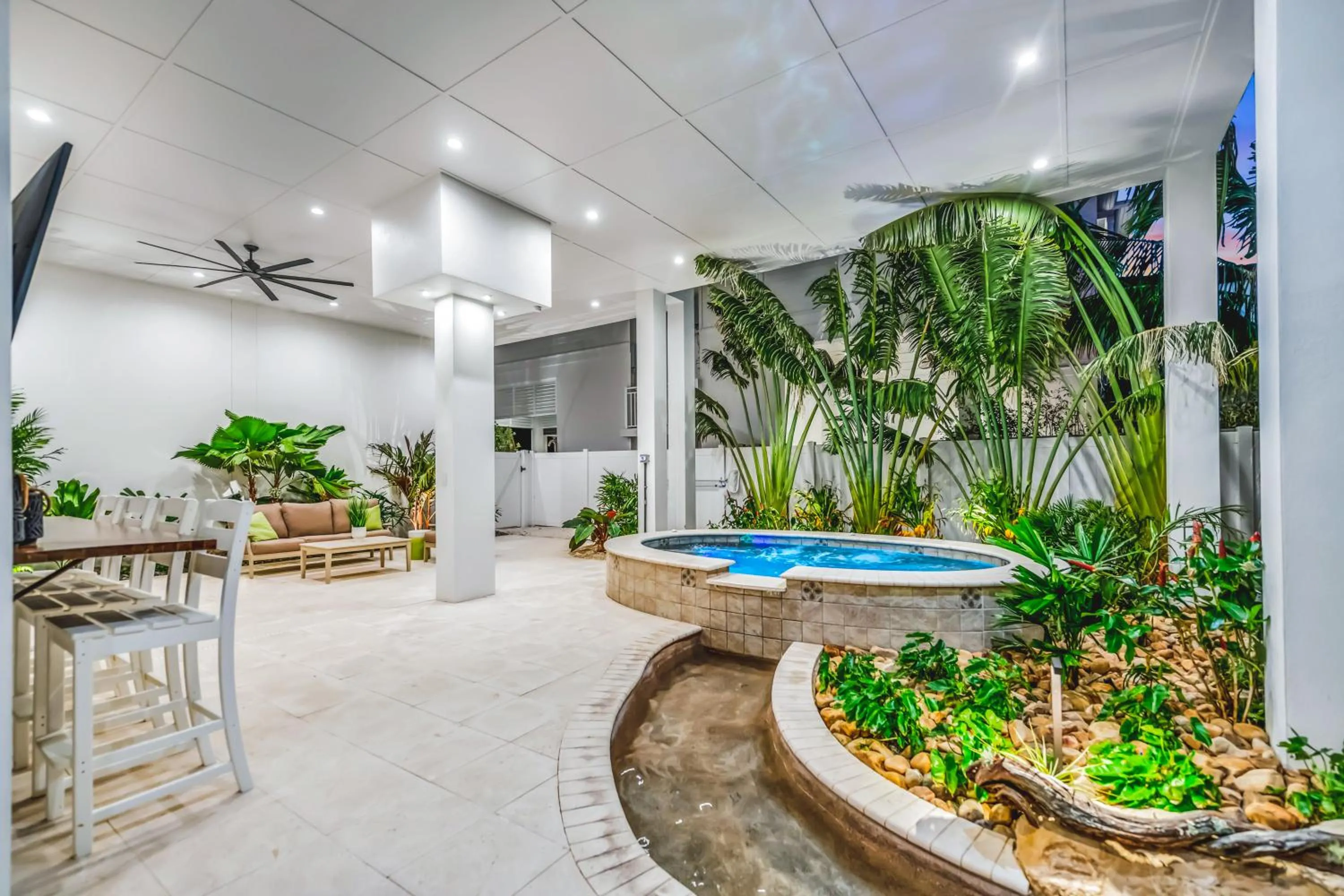 Hot Tub in The Plaza