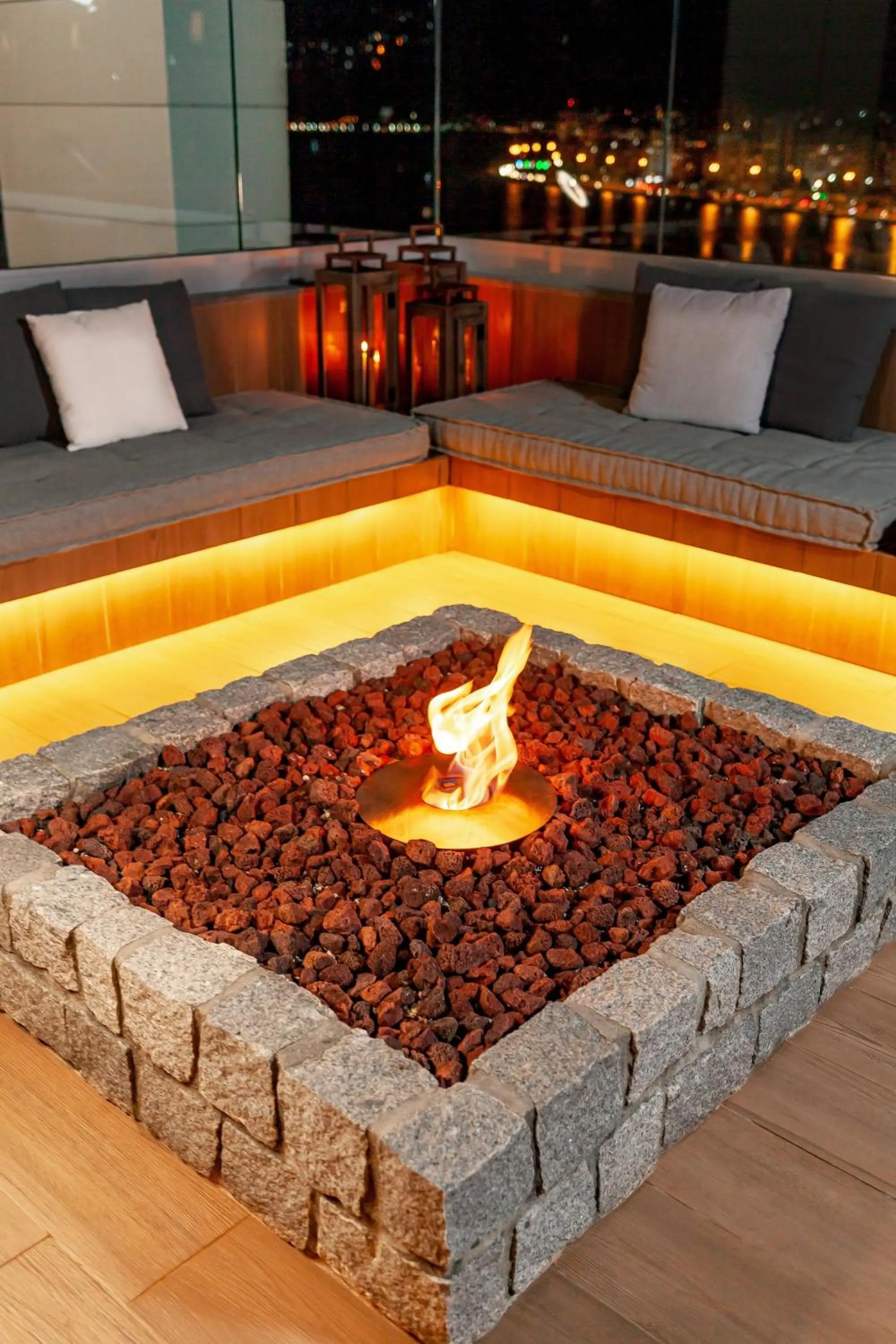 fireplace in LK Design Hotel Florianópolis