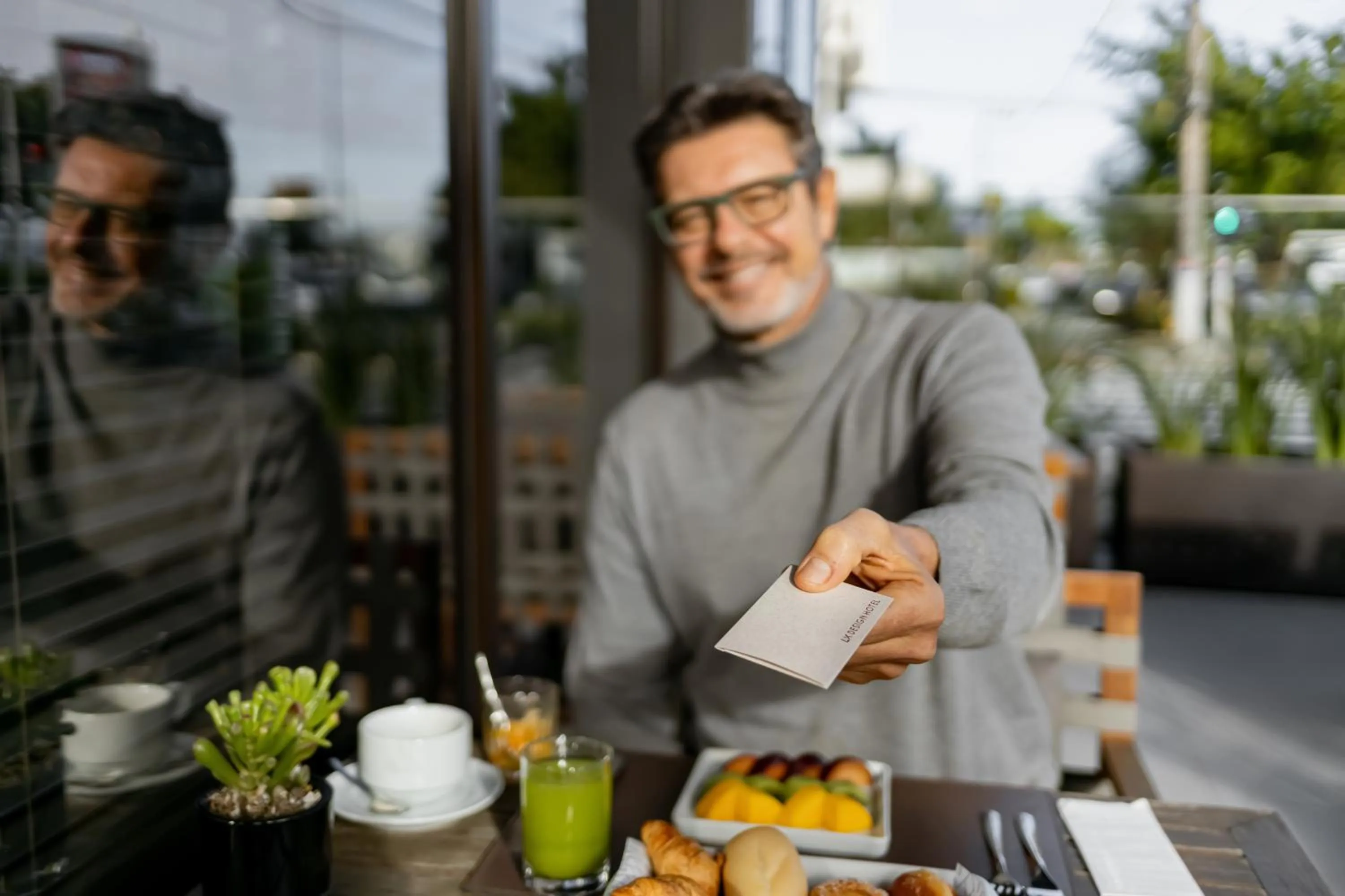 Restaurant/places to eat in LK Design Hotel Florianópolis