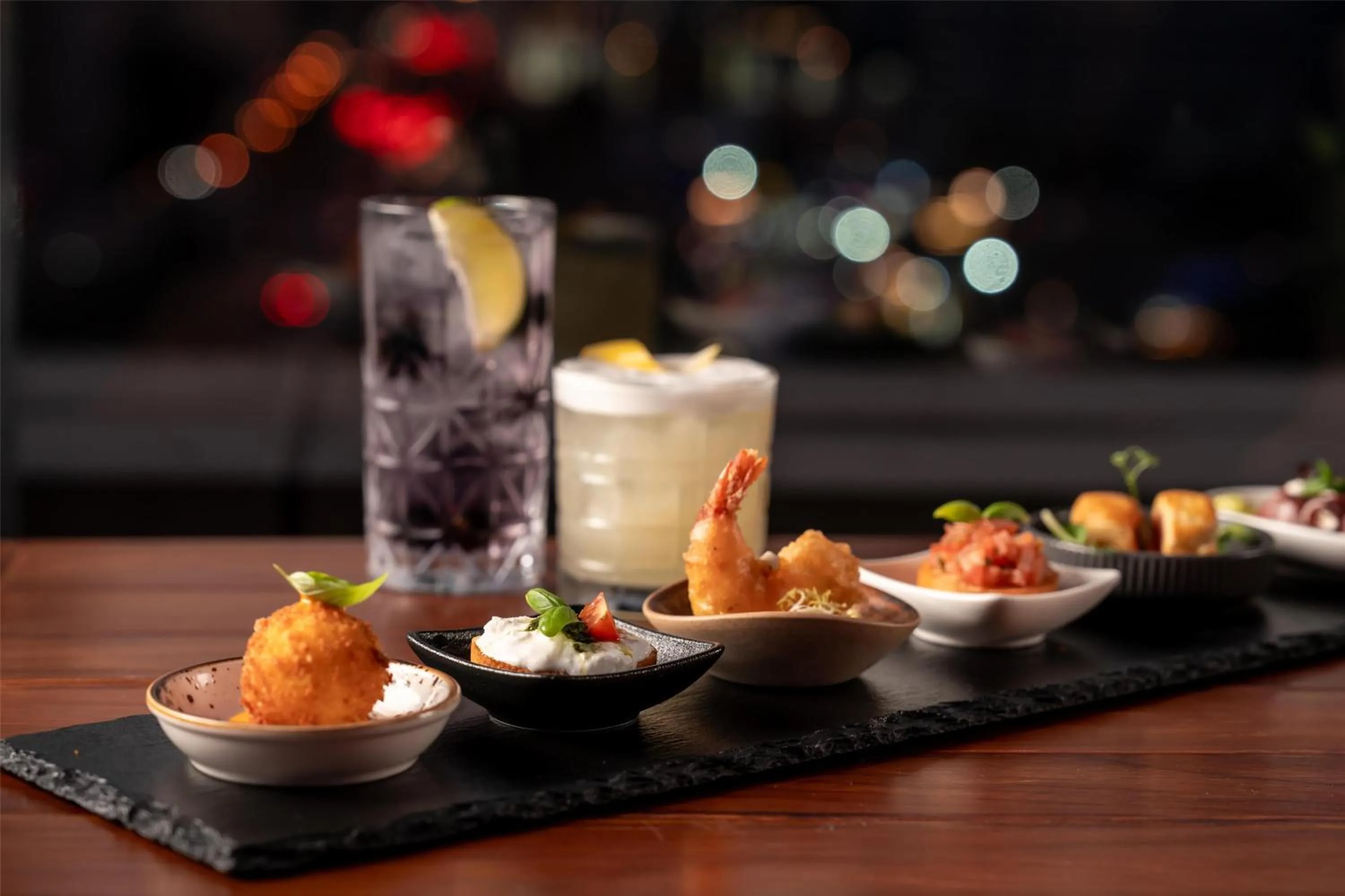 Lounge or bar in Radisson Blu Hotel, Dubai Media City