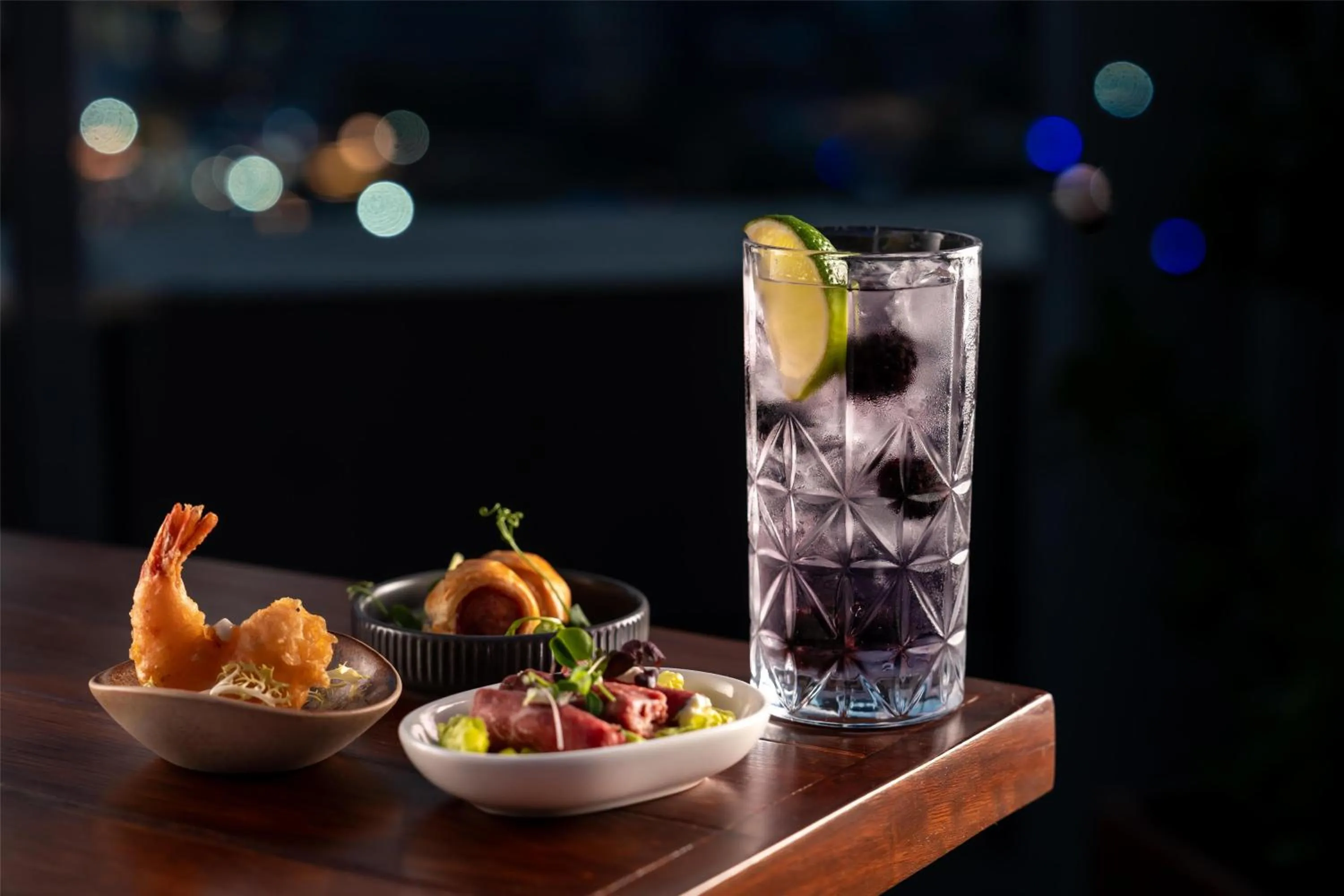 Lounge or bar in Radisson Blu Hotel, Dubai Media City