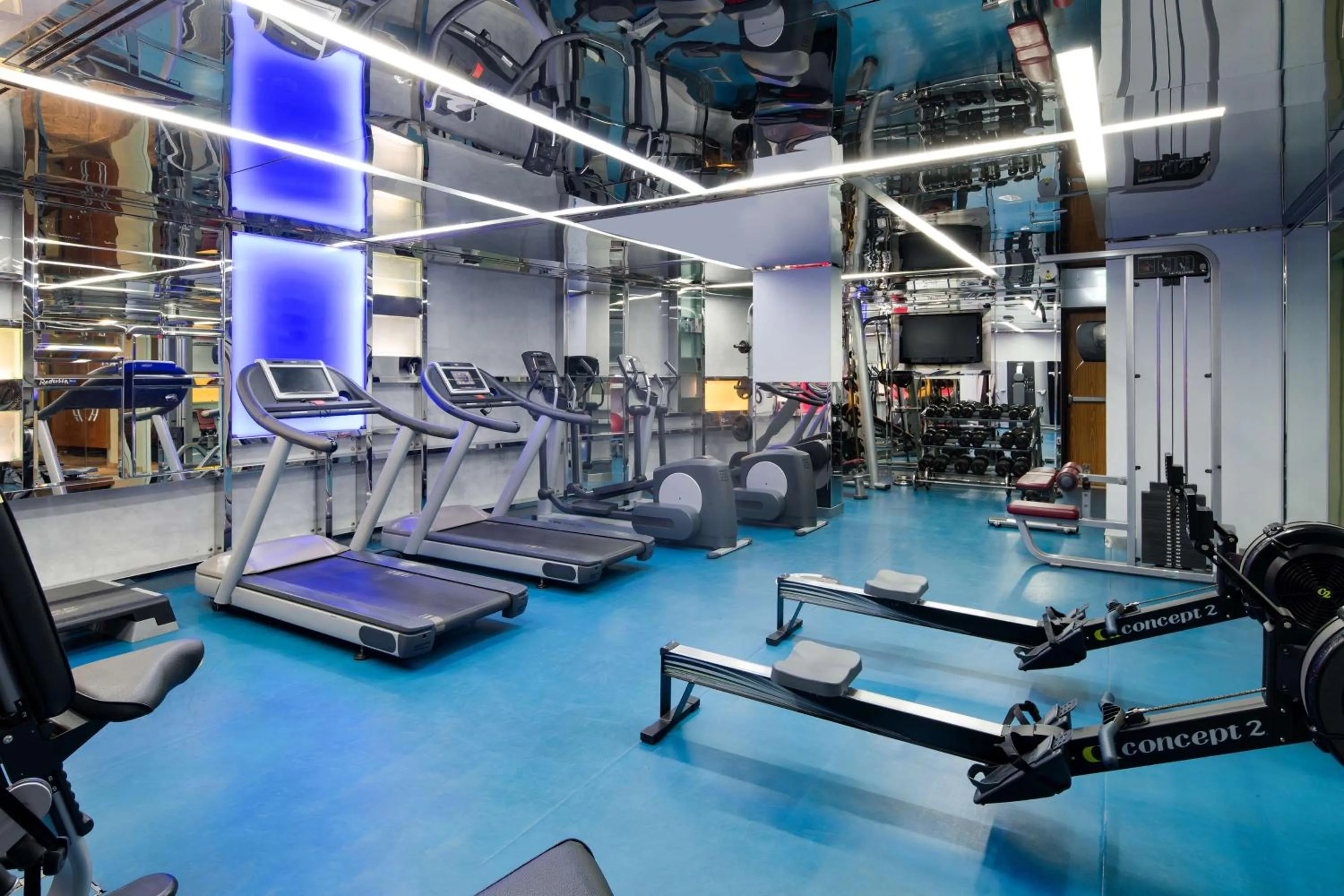 Fitness centre/facilities in Radisson Blu Hotel, Dubai Media City