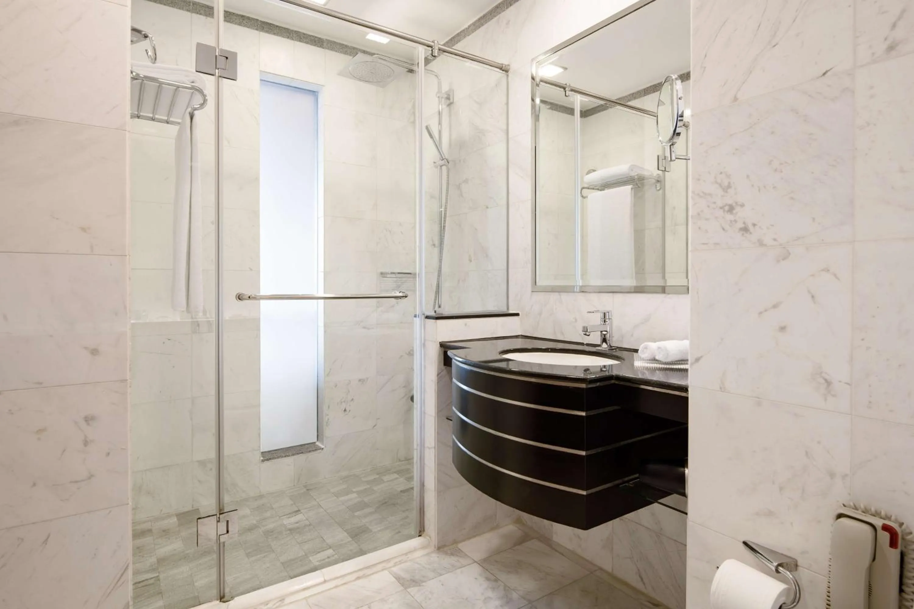 Bathroom in Radisson Blu Hotel, Dubai Media City