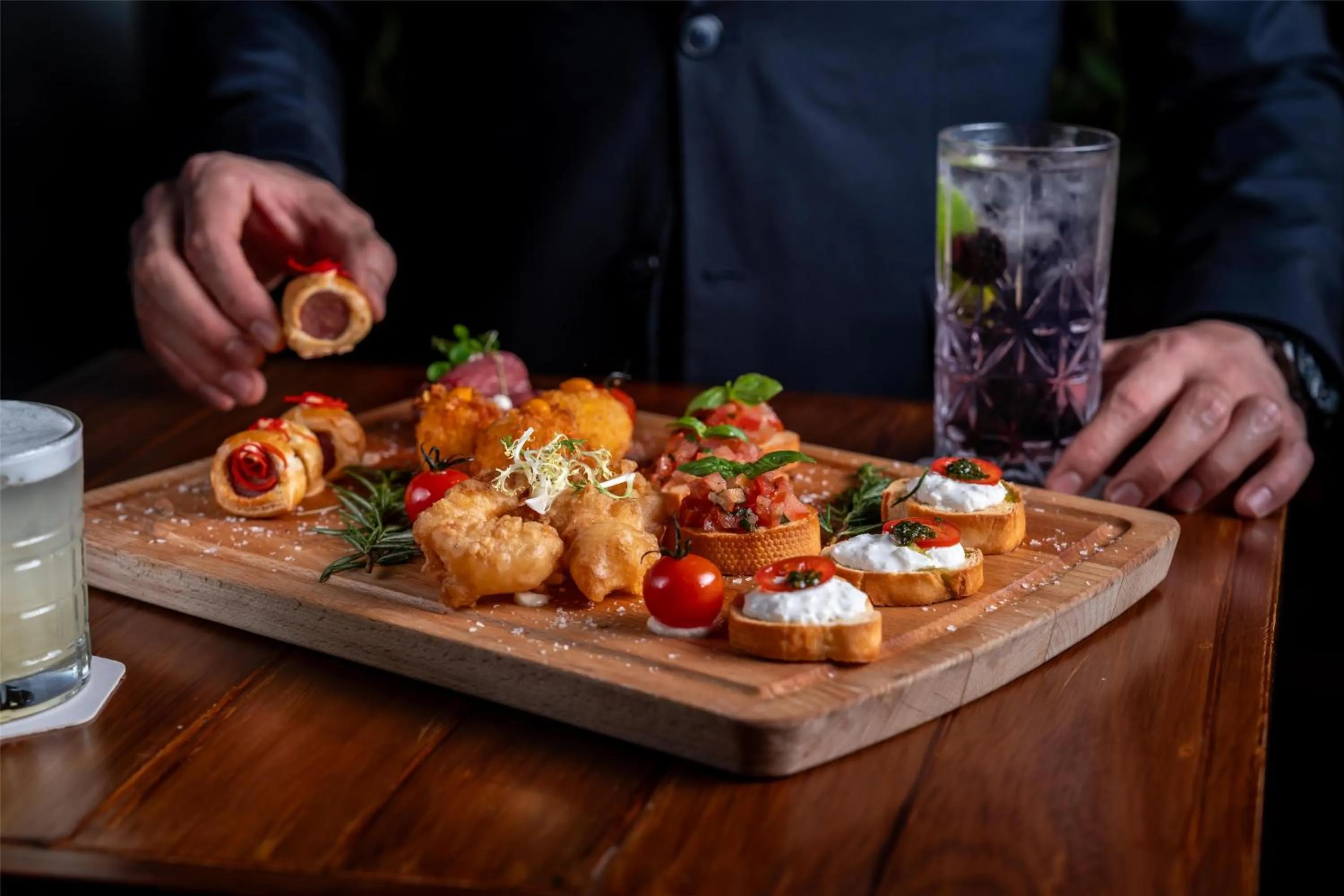 Lounge or bar in Radisson Blu Hotel, Dubai Media City