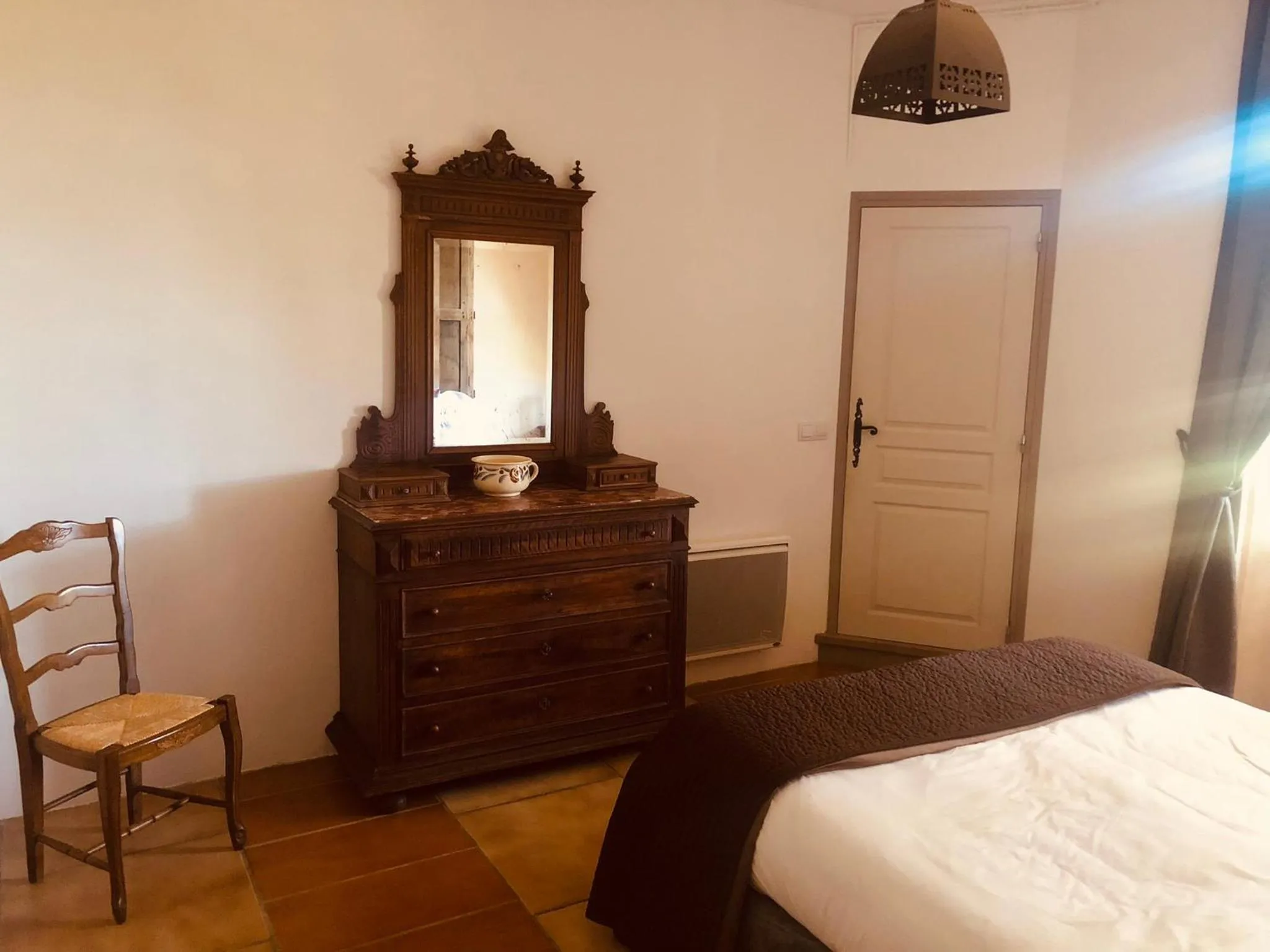 Bed in Le Château de Cambiaire