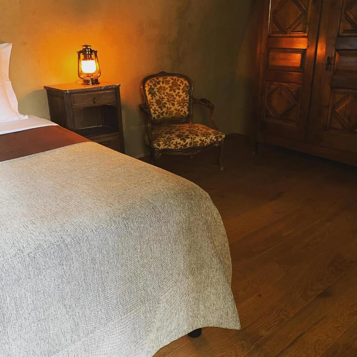 Bed in Le Château de Cambiaire