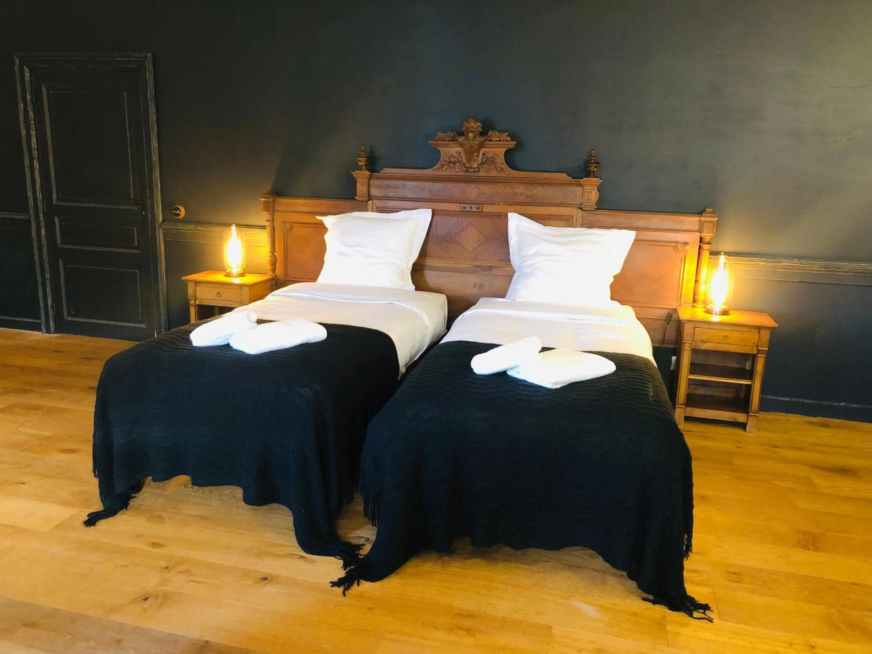 Bed in Le Château de Cambiaire