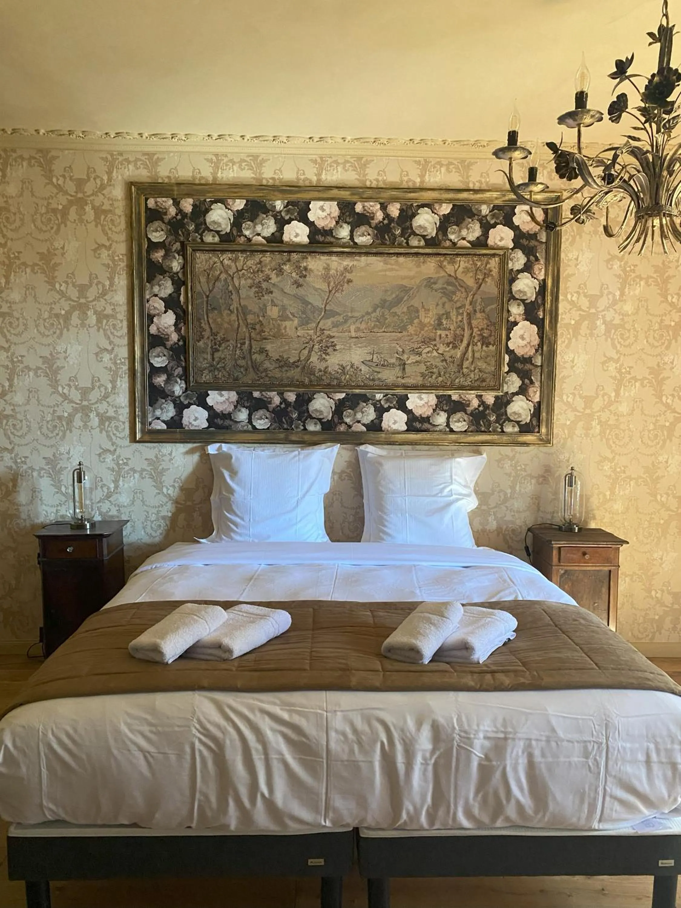 Bed in Le Château de Cambiaire