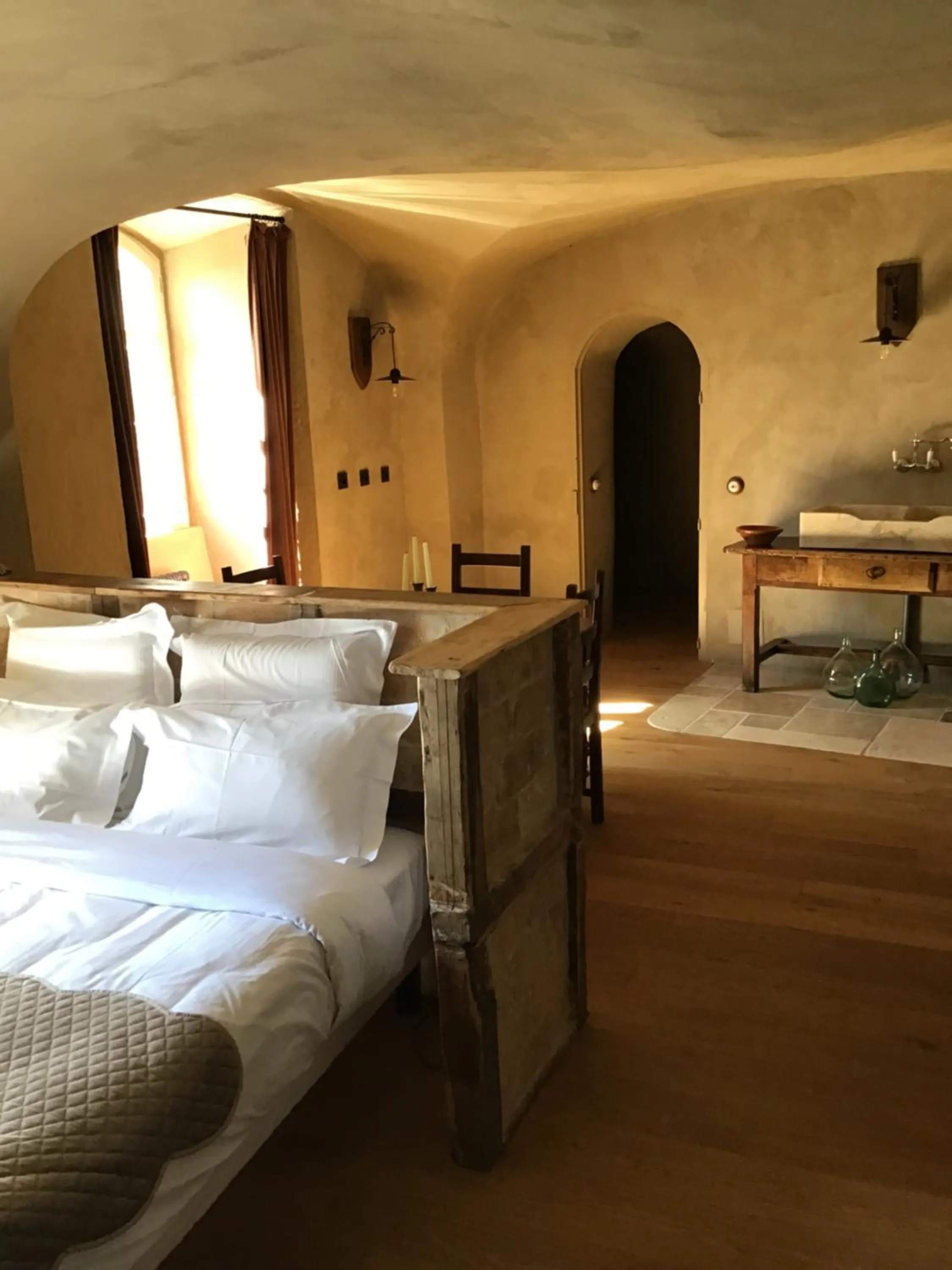 Bed in Le Château de Cambiaire