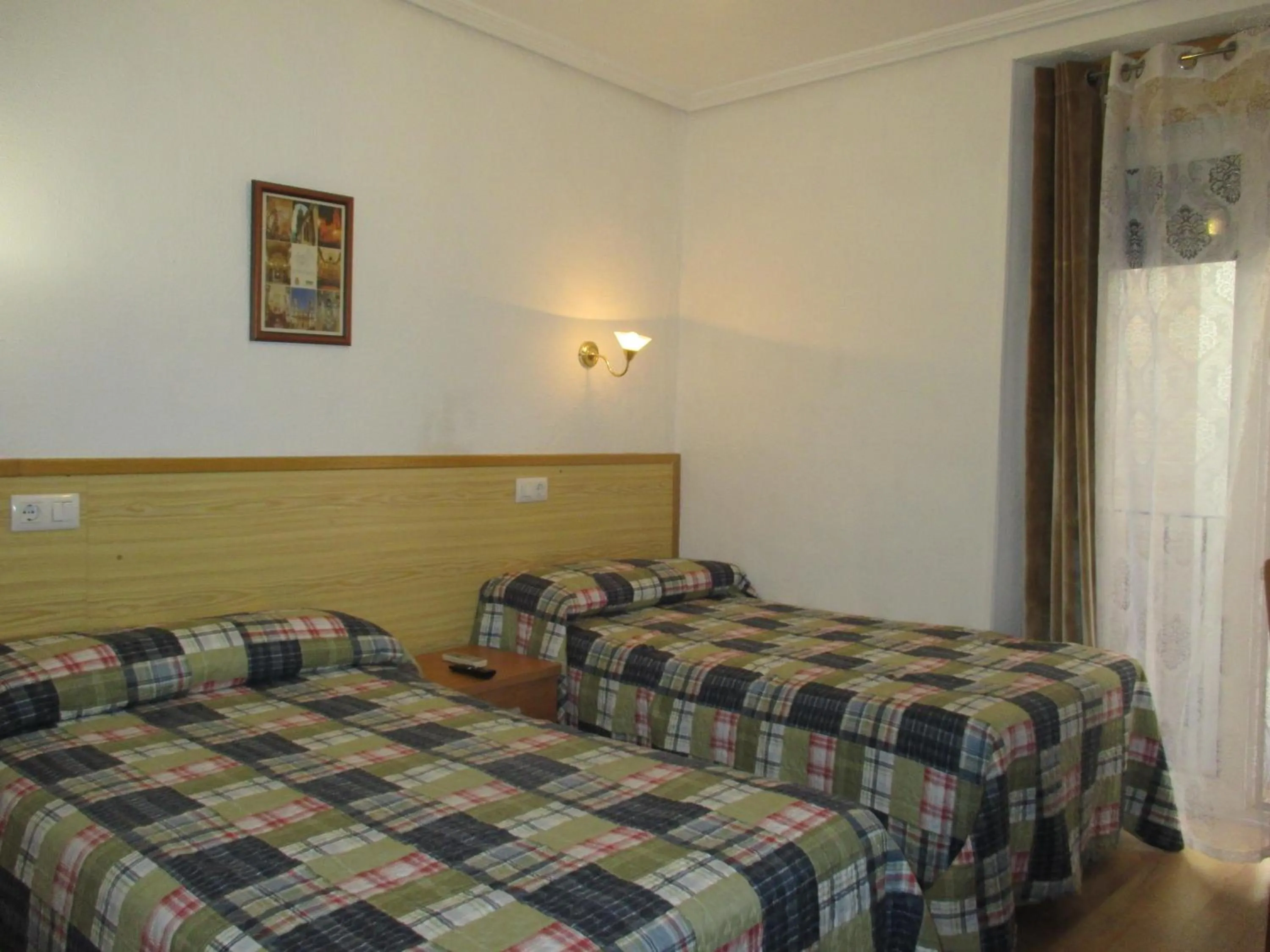 Twin Room with Private Bathroom in Pensión Martín