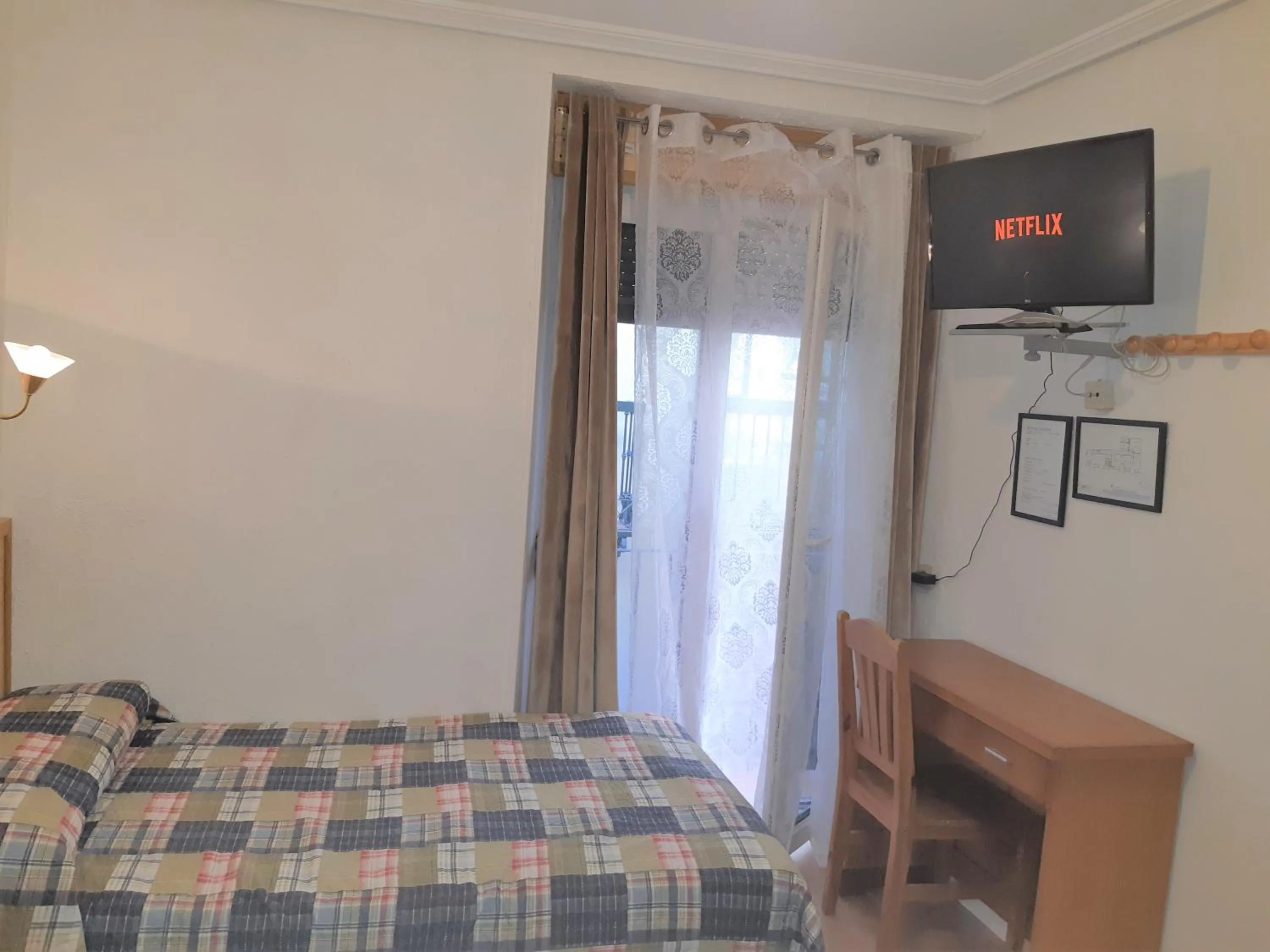 Twin Room with Private Bathroom in Pensión Martín