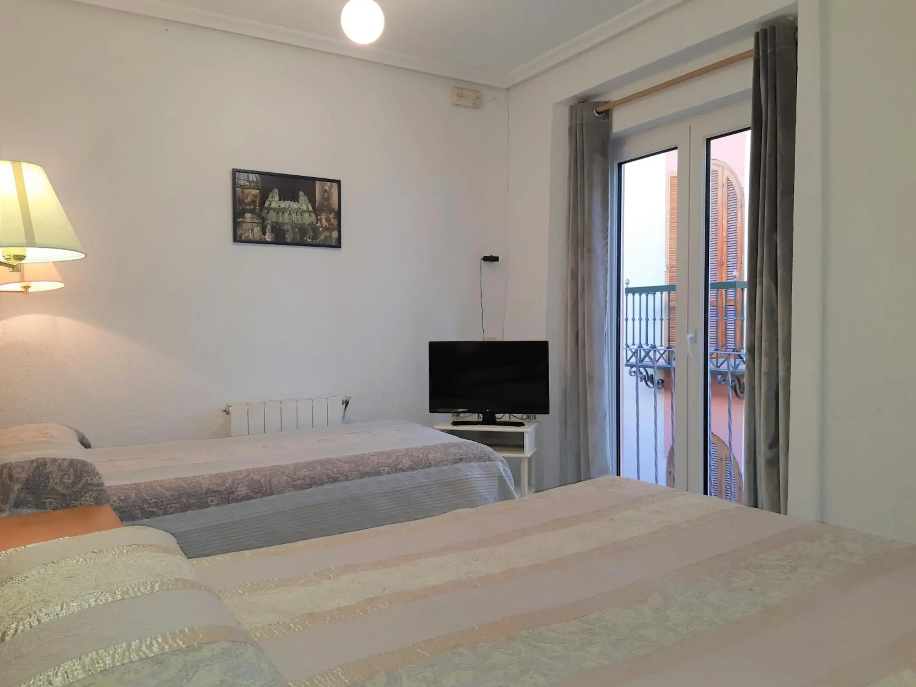 Triple Room with Private Bathroom in Pensión Martín Triple Room with Private Bathroom in Pensión Martín