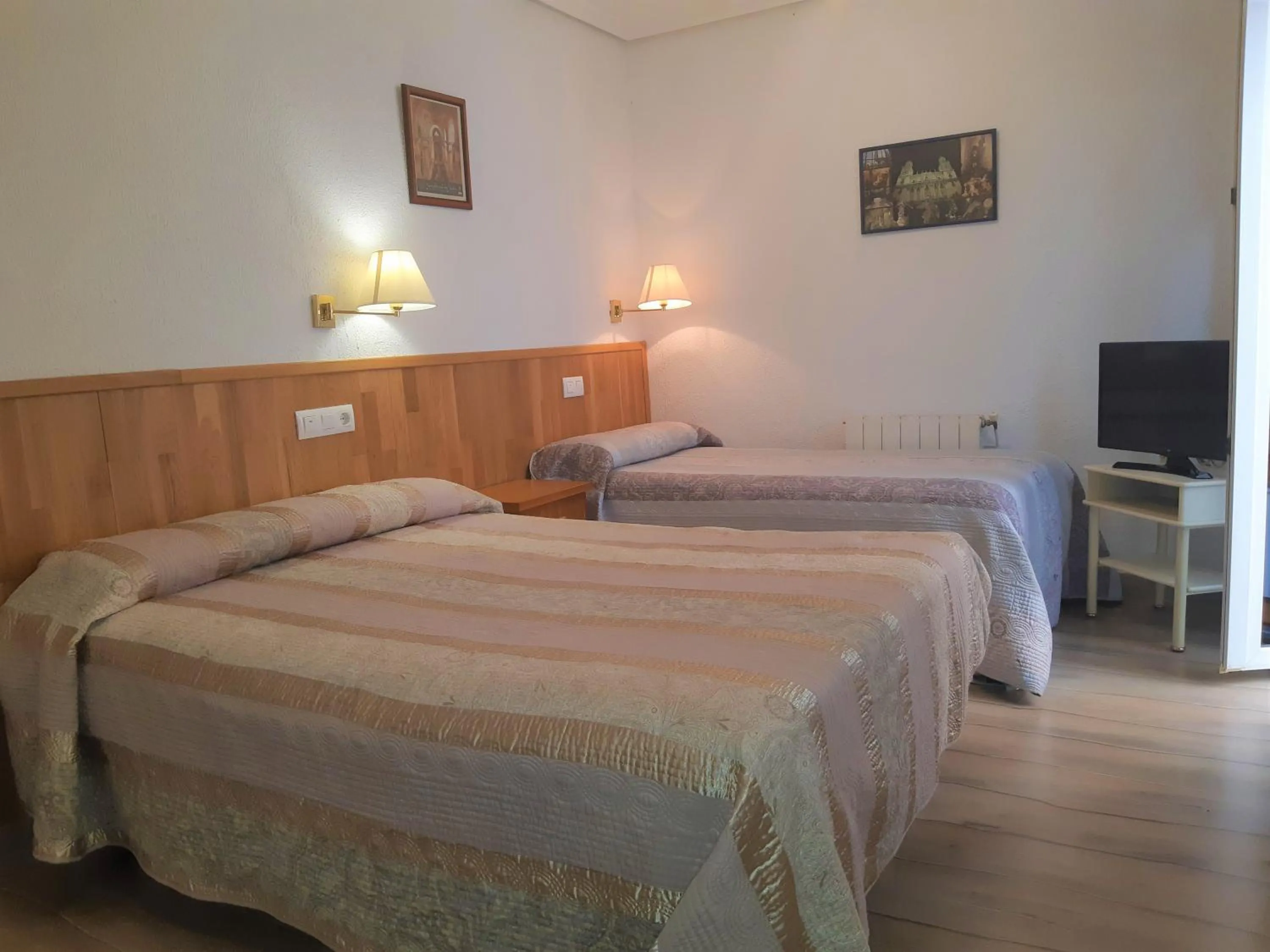 Triple Room with Private Bathroom in Pensión Martín