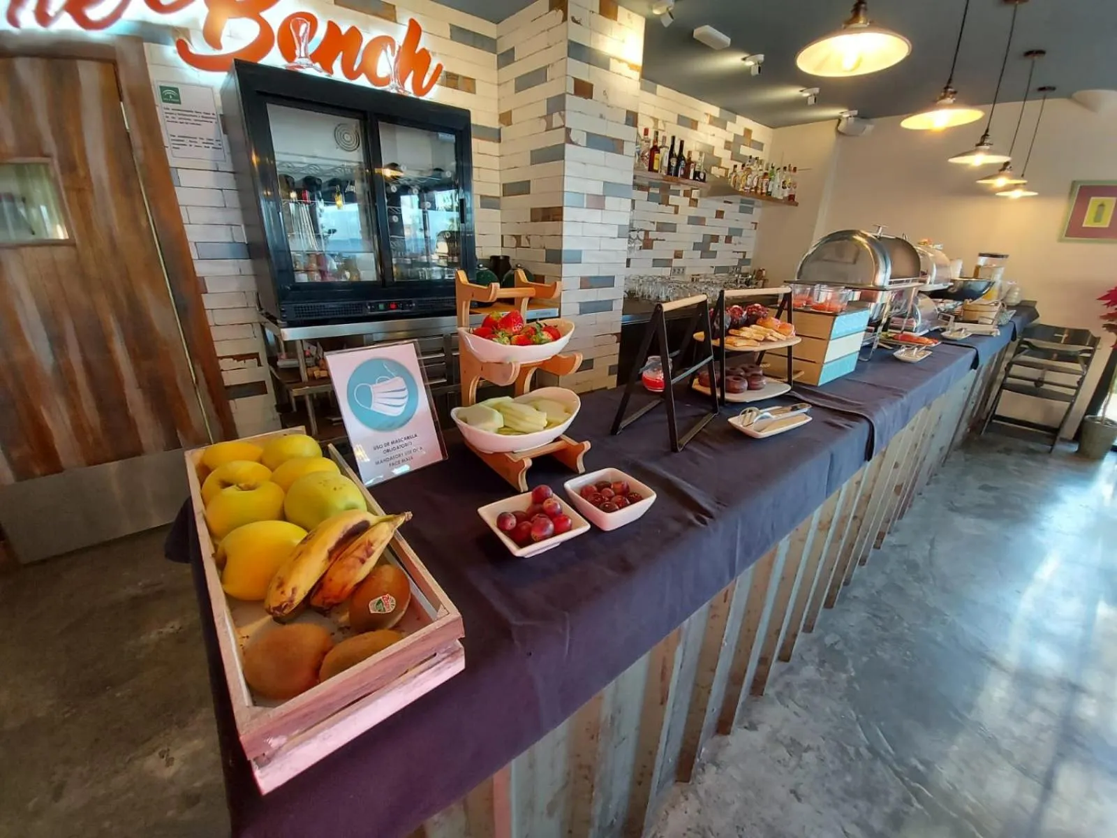 Restaurant/places to eat in H Boutique Peña Parda