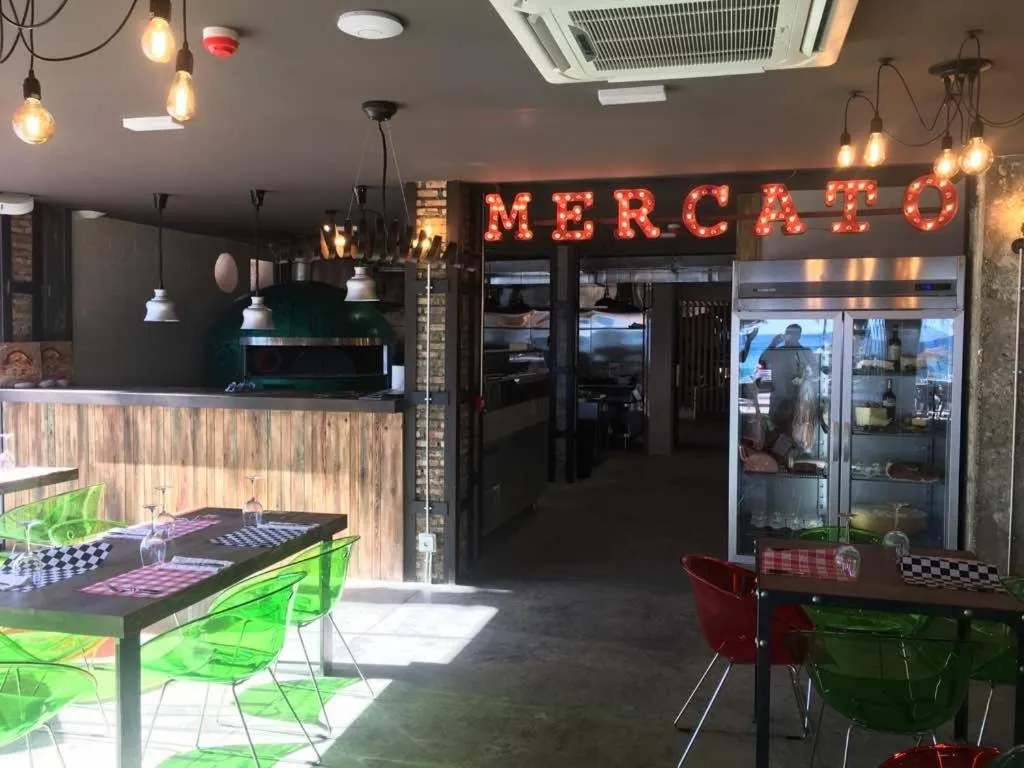 Restaurant/places to eat in H Boutique Peña Parda