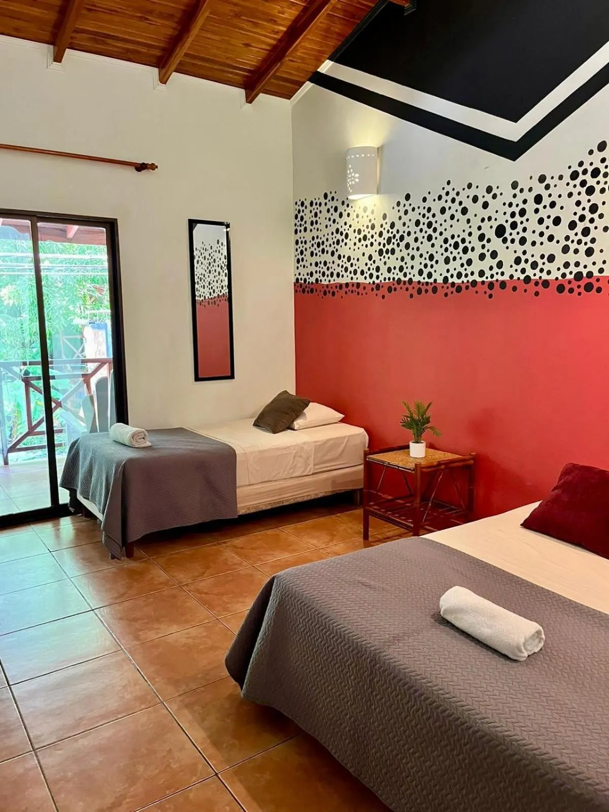 Photo of the whole room, Bed in Point Break Santa Teresa