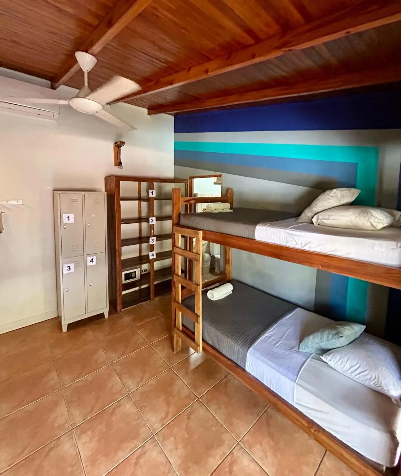 Photo of the whole room, Bed in Point Break Santa Teresa