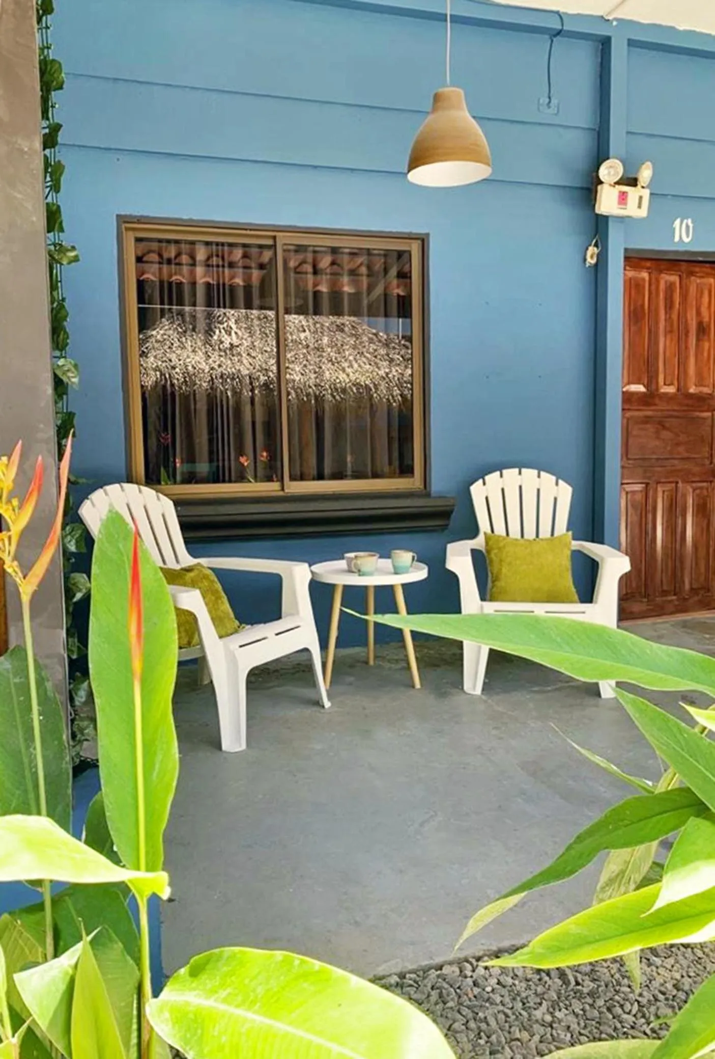 Seating area in Point Break Santa Teresa