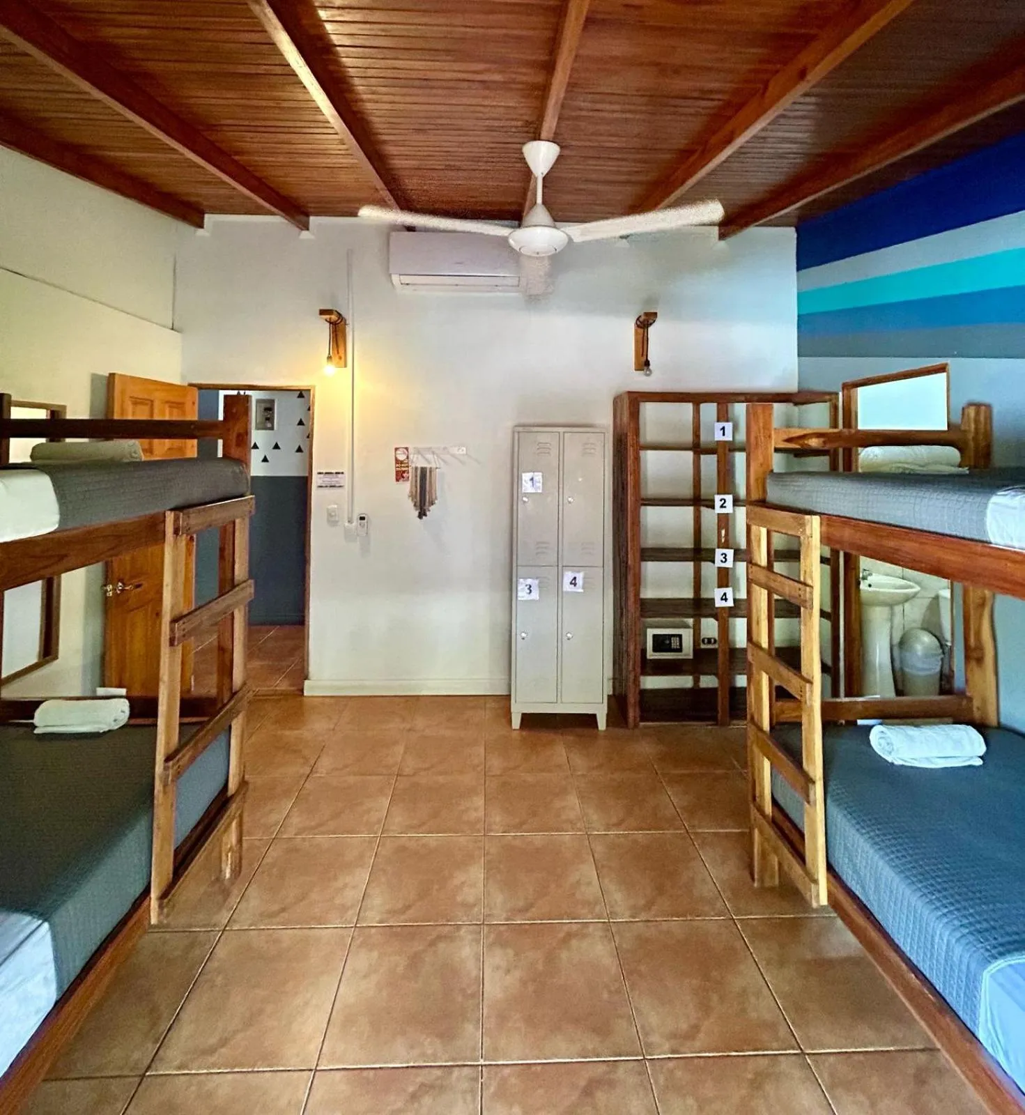 Photo of the whole room, Bed in Point Break Santa Teresa