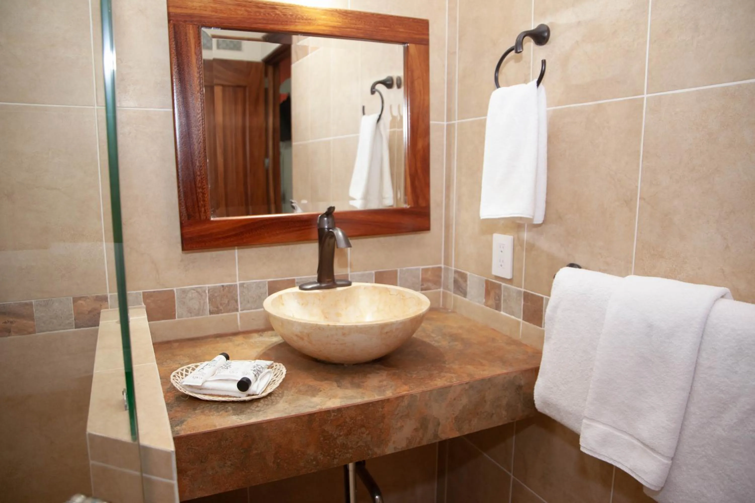 Bathroom in Encanto de la Sierra Hotel