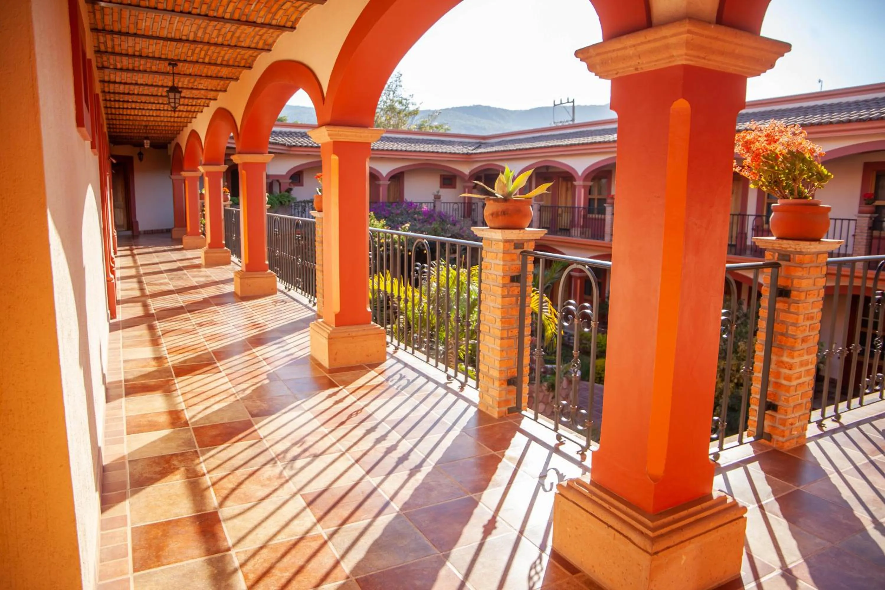 Patio in Encanto de la Sierra Hotel