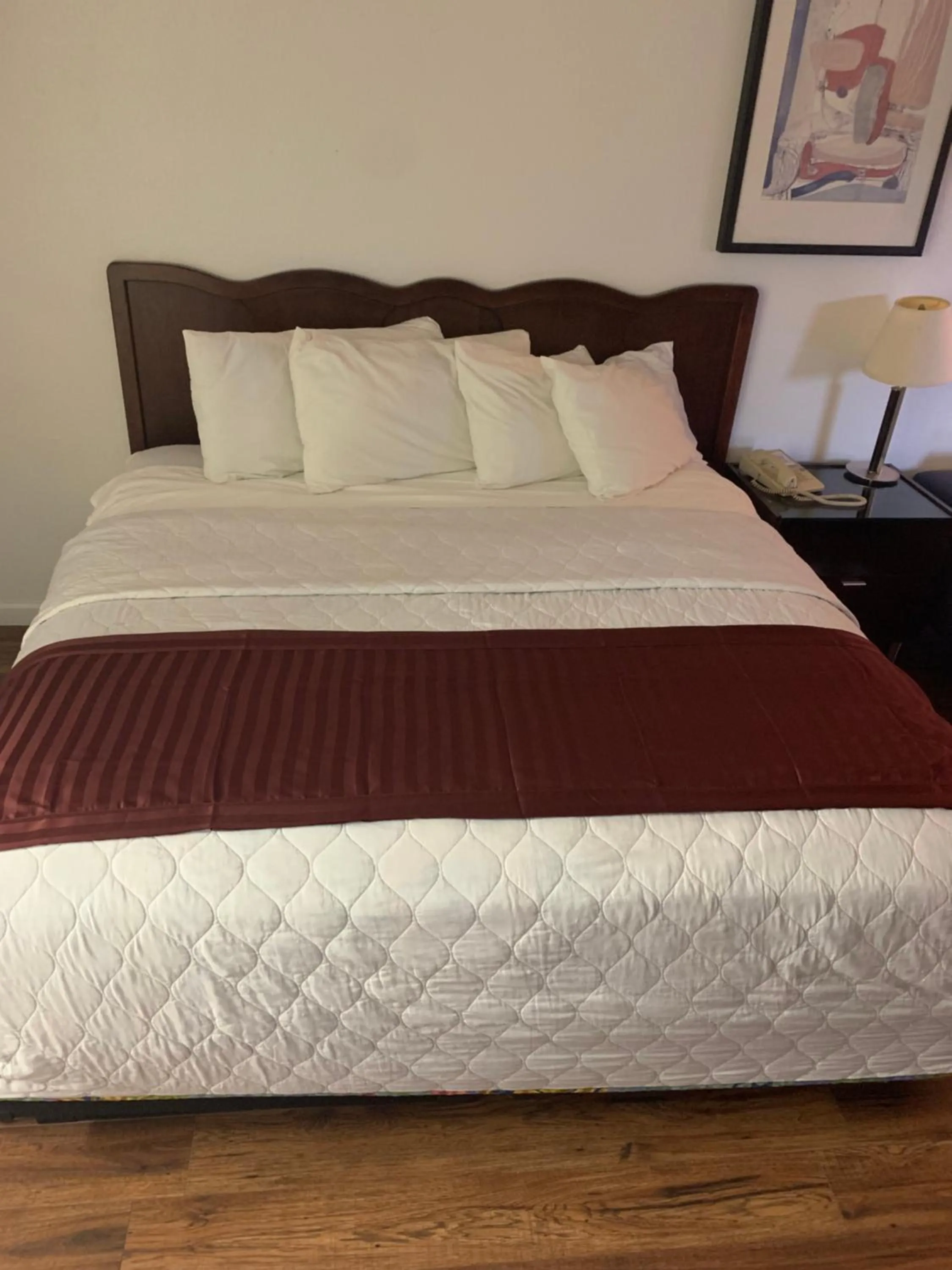 Bed in Smokey Point Motor Inn